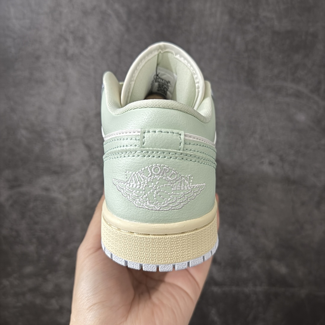 图片[4]-【DT纯原】Air Jordan Low AJ1 乔1马卡龙色 低帮文化休闲运动板鞋 DC0774-108  市面中低帮最具代表性版本没有之一 口碑大厂出品 品控大底版型不断改良更新 全套原纸板楦头开发 确保原汁原味 完美呈现版型 完美零毛边处理 原厂内置全掌气垫 价格定位良心 平台专用代工流水线出品 一眼公司既视感 拿到手的一瞬间就与众不同 碾压市面所有版本 全部原鞋开发 每一个配色都会采购原鞋确认细节 打破市面看图做货无好货之说 尺码：35.5-40-选品中心