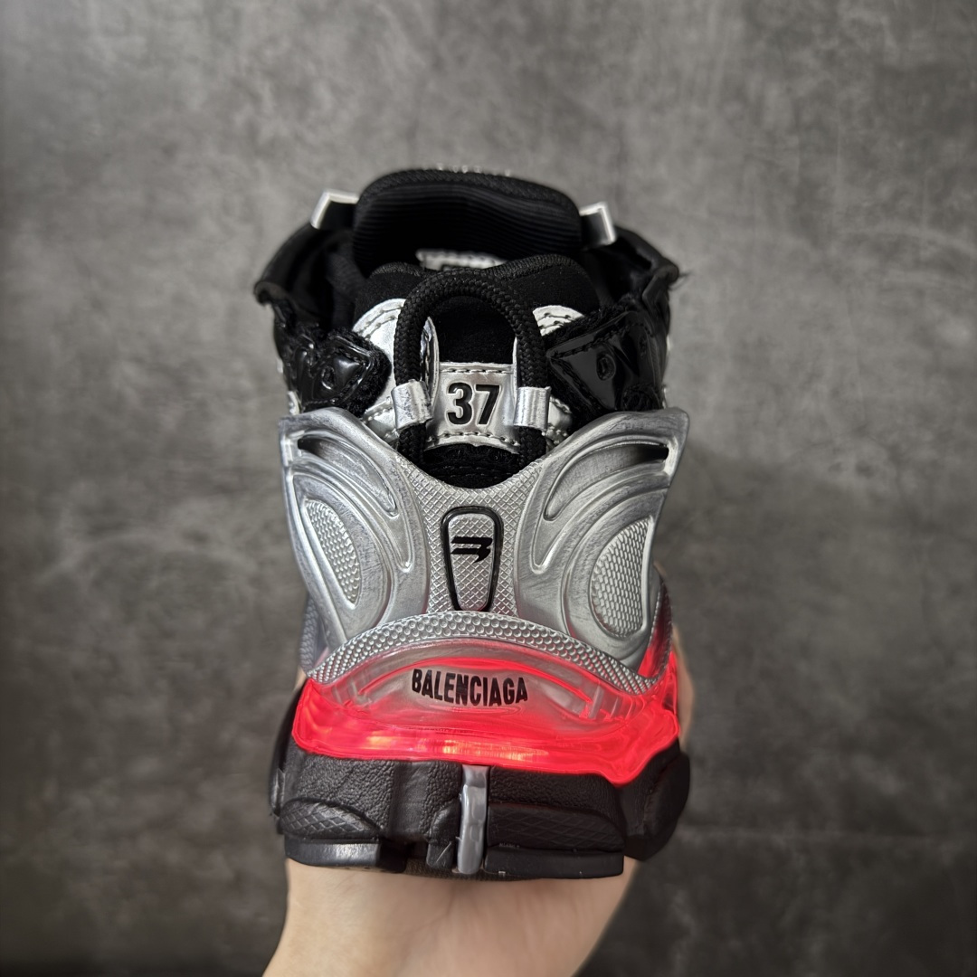 图片[4]-【OK版本】巴黎世家 七代半灯鞋Balenciaga 巴黎7.5巴黎世家 最新配色潮流复古休闲鞋 独家采用大容量锂电，反复按压10万次不会坏， 1.锂电池：3.7V 602040 450毫安时 1.65瓦时 2. 驱动IC：11种模式的开/关切换 通过溢胶、做旧、缝线等细节， 展示了设计师 Demna 的运动鞋风格， 用一双「旧鞋」传递复古感，后侧板、 翘起的鞋头，则展示了 Demna 在结构上的未来构想； 原装大盒从里到外一切百分百还原官方配置 顶级专供碾压一切版本 尺码：35-46-选品中心