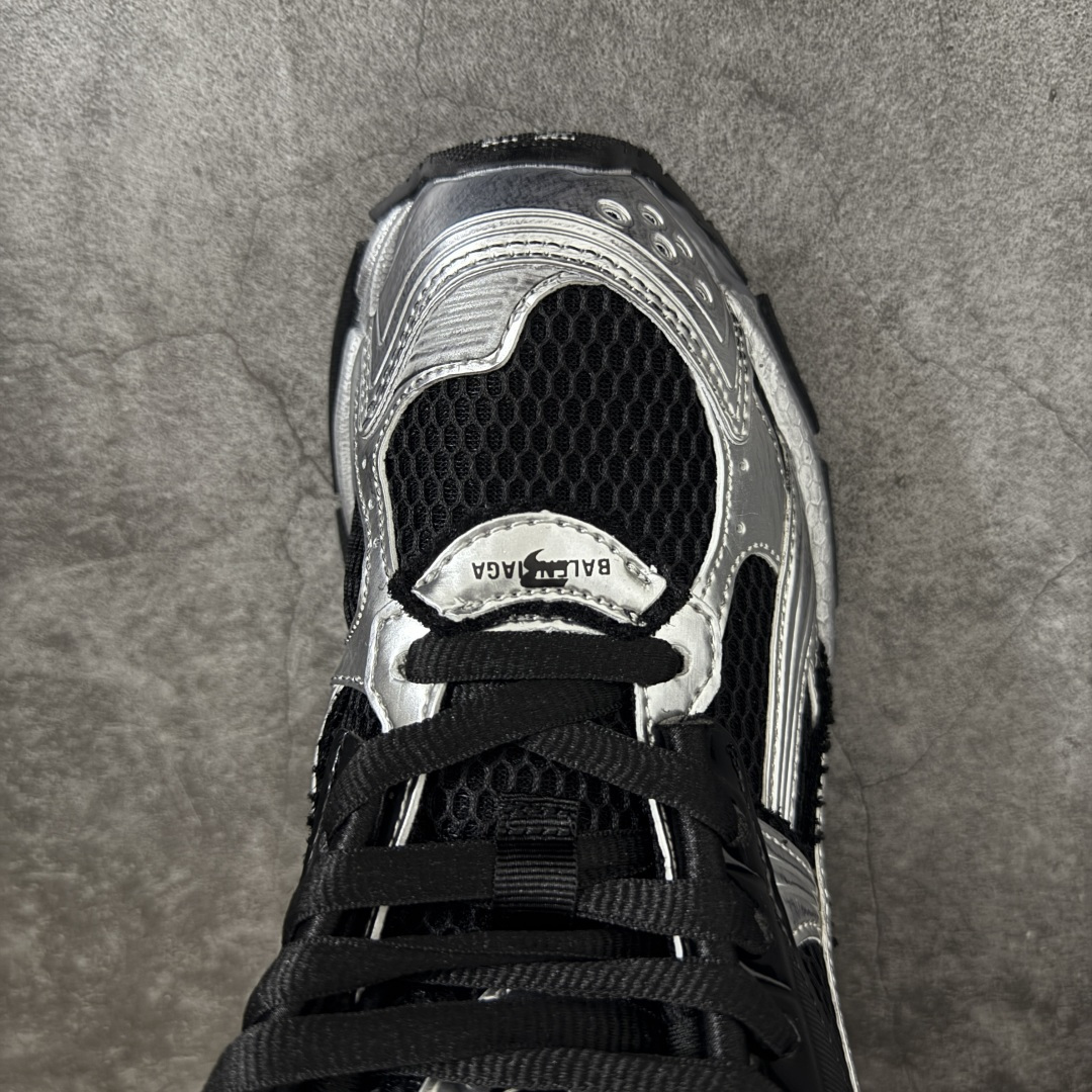 图片[5]-【OK版本】巴黎世家 七代半灯鞋Balenciaga 巴黎7.5巴黎世家 最新配色潮流复古休闲鞋 独家采用大容量锂电，反复按压10万次不会坏， 1.锂电池：3.7V 602040 450毫安时 1.65瓦时 2. 驱动IC：11种模式的开/关切换 通过溢胶、做旧、缝线等细节， 展示了设计师 Demna 的运动鞋风格， 用一双「旧鞋」传递复古感，后侧板、 翘起的鞋头，则展示了 Demna 在结构上的未来构想； 原装大盒从里到外一切百分百还原官方配置 顶级专供碾压一切版本 尺码：35-46-选品中心