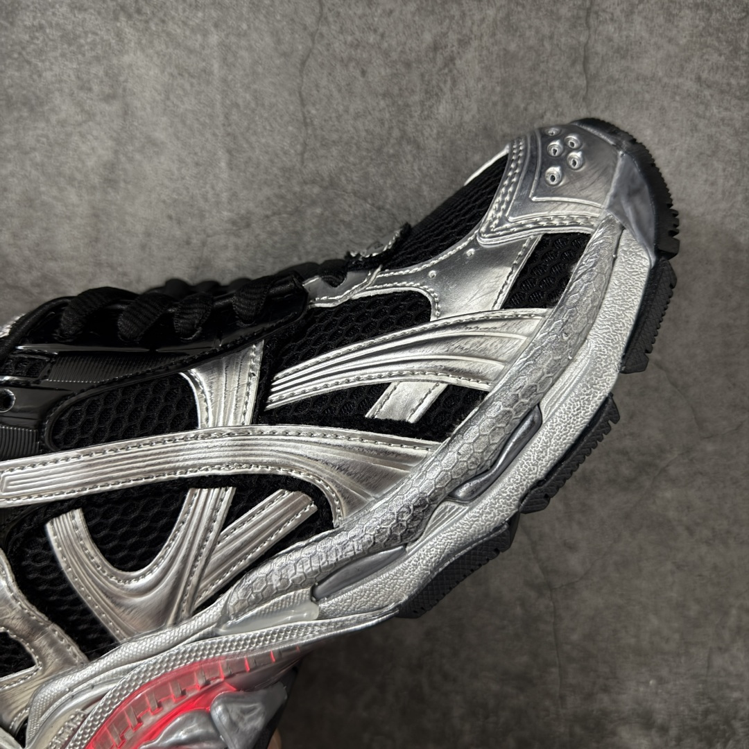 图片[6]-【OK版本】巴黎世家 七代半灯鞋Balenciaga 巴黎7.5巴黎世家 最新配色潮流复古休闲鞋 独家采用大容量锂电，反复按压10万次不会坏， 1.锂电池：3.7V 602040 450毫安时 1.65瓦时 2. 驱动IC：11种模式的开/关切换 通过溢胶、做旧、缝线等细节， 展示了设计师 Demna 的运动鞋风格， 用一双「旧鞋」传递复古感，后侧板、 翘起的鞋头，则展示了 Demna 在结构上的未来构想； 原装大盒从里到外一切百分百还原官方配置 顶级专供碾压一切版本 尺码：35-46-选品中心