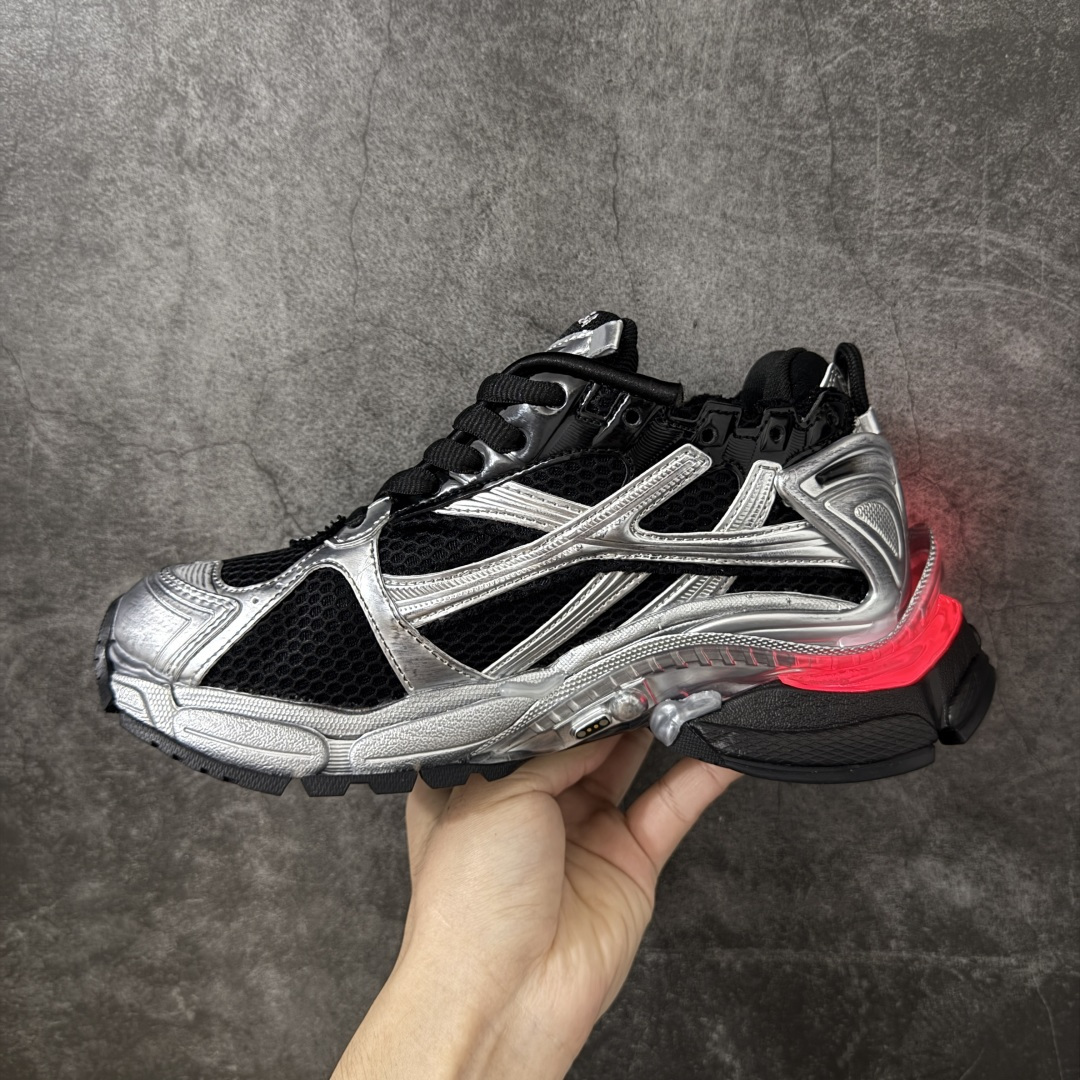 图片[2]-【OK版本】巴黎世家 七代半灯鞋Balenciaga 巴黎7.5巴黎世家 最新配色潮流复古休闲鞋 独家采用大容量锂电，反复按压10万次不会坏， 1.锂电池：3.7V 602040 450毫安时 1.65瓦时 2. 驱动IC：11种模式的开/关切换 通过溢胶、做旧、缝线等细节， 展示了设计师 Demna 的运动鞋风格， 用一双「旧鞋」传递复古感，后侧板、 翘起的鞋头，则展示了 Demna 在结构上的未来构想； 原装大盒从里到外一切百分百还原官方配置 顶级专供碾压一切版本 尺码：35-46-选品中心