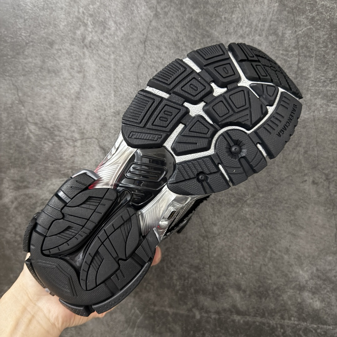 图片[9]-【OK版本】巴黎世家 七代半灯鞋Balenciaga 巴黎7.5巴黎世家 最新配色潮流复古休闲鞋 独家采用大容量锂电，反复按压10万次不会坏， 1.锂电池：3.7V 602040 450毫安时 1.65瓦时 2. 驱动IC：11种模式的开/关切换 通过溢胶、做旧、缝线等细节， 展示了设计师 Demna 的运动鞋风格， 用一双「旧鞋」传递复古感，后侧板、 翘起的鞋头，则展示了 Demna 在结构上的未来构想； 原装大盒从里到外一切百分百还原官方配置 顶级专供碾压一切版本 尺码：35-46-选品中心