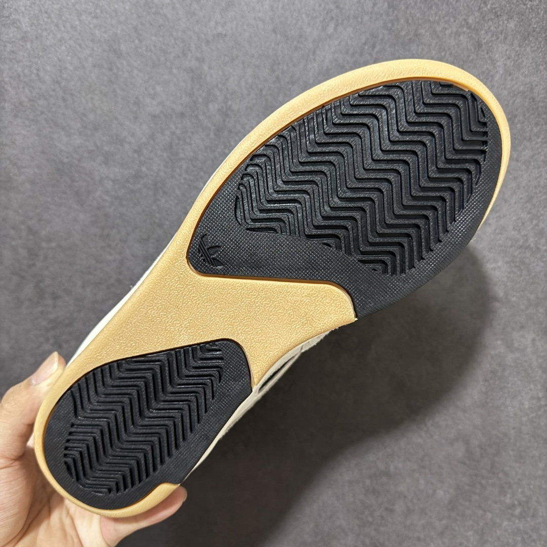 图片[9]-【公司级】adidas × Bad Bunny Badbo 1.0 经典百搭 中帮 篮球鞋 Bad Bunny联名款篮球鞋，中帮设计兼顾运动与日常，米色皮质鞋面搭配复古造型，适合搭配宽松服饰出街或休闲运动场合。 货号：JS3886 尺码：36 36.5 37.5 38 38.5 39 40 40.5 41 42 42.5 43 44 44.5 45-选品中心
