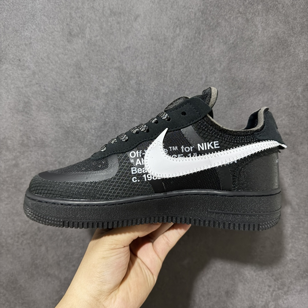 图片[2]-【公司级】Off-White x Nike Air Force 1 Low \”Black White\” OG款 OW x 耐克 空军一号 低帮 黑白拼接 2.0联名款 男女同款 以全黑的配色进行装扮，黑色调贯穿鞋身和鞋底，全新的OW x Nike Air Force 1依旧以结构、拼接进行装扮，以全黑配色进行渲染，黑色调贯穿鞋身和鞋底，使其更为沉稳百搭，鞋身两侧Stwoosh Logo和中底Air字样及鞋身多处说明文字均以白色点缀，与黑色主色形成鲜明反差。鞋身及鞋舌的标签点缀y橙色，使色彩更为丰富。 货号：AO4606-001 尺码：36 36.5 37.5 38 38.5 39 40 40.5 41 42 42.5 43 44 44.5 45-选品中心