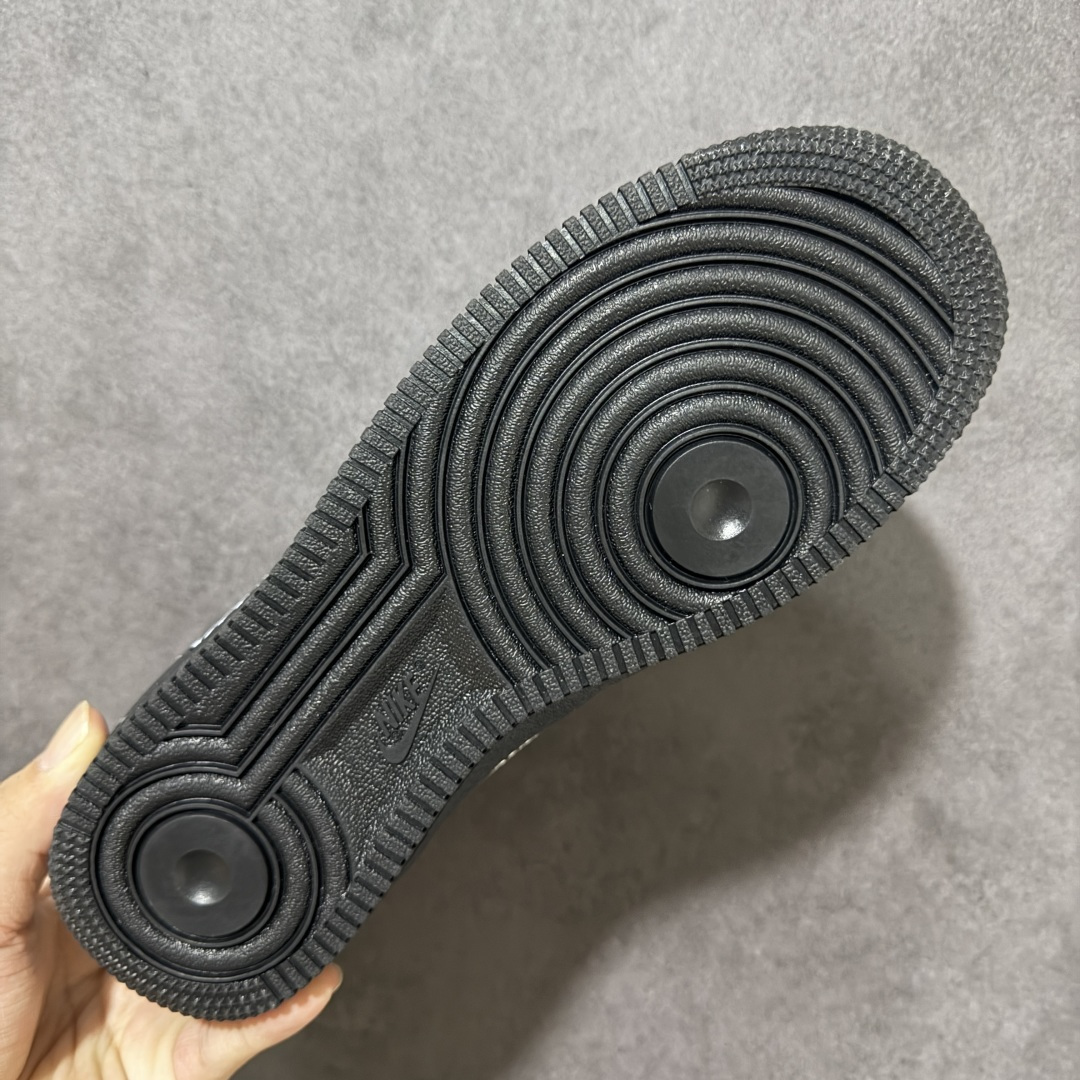 图片[9]-【公司级】Off-White x Nike Air Force 1 Low \”Black White\” OG款 OW x 耐克 空军一号 低帮 黑白拼接 2.0联名款 男女同款 以全黑的配色进行装扮，黑色调贯穿鞋身和鞋底，全新的OW x Nike Air Force 1依旧以结构、拼接进行装扮，以全黑配色进行渲染，黑色调贯穿鞋身和鞋底，使其更为沉稳百搭，鞋身两侧Stwoosh Logo和中底Air字样及鞋身多处说明文字均以白色点缀，与黑色主色形成鲜明反差。鞋身及鞋舌的标签点缀y橙色，使色彩更为丰富。 货号：AO4606-001 尺码：36 36.5 37.5 38 38.5 39 40 40.5 41 42 42.5 43 44 44.5 45-选品中心