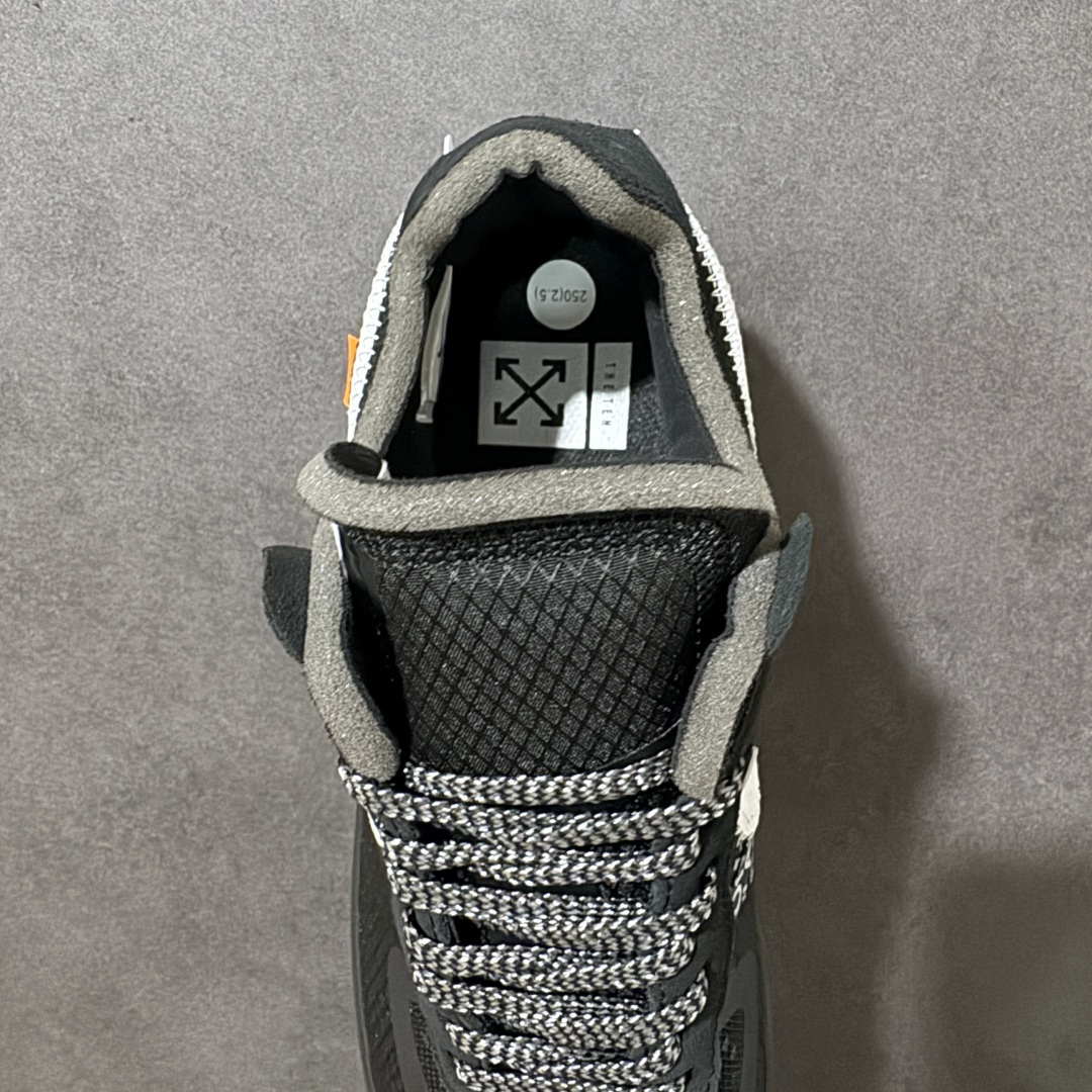 图片[6]-【公司级】Off-White x Nike Air Force 1 Low \”Black White\” OG款 OW x 耐克 空军一号 低帮 黑白拼接 2.0联名款 男女同款 以全黑的配色进行装扮，黑色调贯穿鞋身和鞋底，全新的OW x Nike Air Force 1依旧以结构、拼接进行装扮，以全黑配色进行渲染，黑色调贯穿鞋身和鞋底，使其更为沉稳百搭，鞋身两侧Stwoosh Logo和中底Air字样及鞋身多处说明文字均以白色点缀，与黑色主色形成鲜明反差。鞋身及鞋舌的标签点缀y橙色，使色彩更为丰富。 货号：AO4606-001 尺码：36 36.5 37.5 38 38.5 39 40 40.5 41 42 42.5 43 44 44.5 45-选品中心