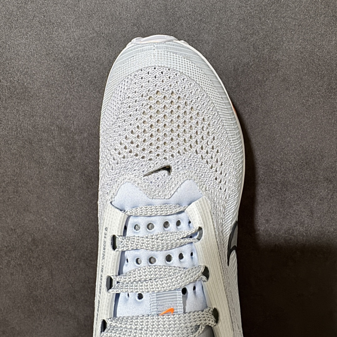 图片[5]-【公司级】Nike Air Zoom Pegasus Premium 耐克 新款气垫缓震休闲跑步鞋 Pegasus Premium 搭载了 Nike 最先进的三重技术 为跑者提供超强的响应缓冲 这款鞋被誉为有史以来响应最快的跑鞋 为跑者提供最大能量反馈 鞋面采用多层覆盖和加固设计 确保足够的支撑和结构 而鞋舌设计则增加了透气性 让跑者能够更轻松地奔跑 货号：HQ2593-001 尺码：36～46B-选品中心