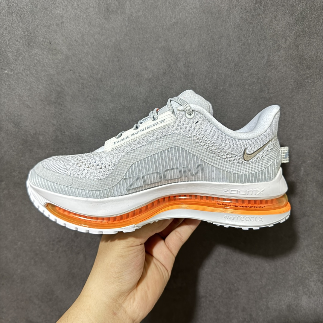 图片[2]-【公司级】Nike Air Zoom Pegasus Premium 耐克 新款气垫缓震休闲跑步鞋 Pegasus Premium 搭载了 Nike 最先进的三重技术 为跑者提供超强的响应缓冲 这款鞋被誉为有史以来响应最快的跑鞋 为跑者提供最大能量反馈 鞋面采用多层覆盖和加固设计 确保足够的支撑和结构 而鞋舌设计则增加了透气性 让跑者能够更轻松地奔跑 货号：HQ2593-001 尺码：36～46B-选品中心