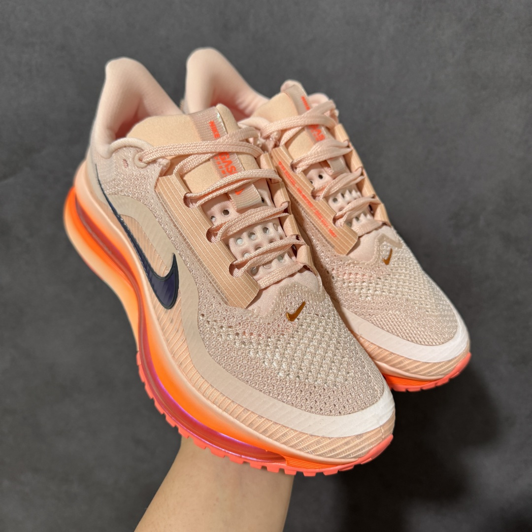 图片[9]-【公司级】Nike Air Zoom Pegasus Premium 耐克 新款气垫缓震休闲跑步鞋 Pegasus Premium 搭载了 Nike 最先进的三重技术 为跑者提供超强的响应缓冲 这款鞋被誉为有史以来响应最快的跑鞋 为跑者提供最大能量反馈 鞋面采用多层覆盖和加固设计 确保足够的支撑和结构 而鞋舌设计则增加了透气性 让跑者能够更轻松地奔跑 货号：HQ2593-001 尺码：36～46B-选品中心