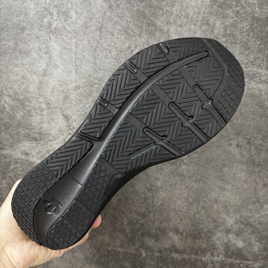 图片[9]-【公司级】DESCENTE 迪桑特 Ease Air JR 城市通勤 户外低帮透气运动户外鞋 超透气网面 独特不对称绑带设计 中底搭载迪桑特的 LAVITATE 缓震科技，脚感软弹且回弹迅速，长距离跑步或日常暴走都能有效缓解足部压力。外底采用耐磨橡胶材质，纹路专为湿滑路面和柏油路优化，抓地力强，无论是跑步还是日常通勤都很合适。 尺码：39 40 41 42 43 44-选品中心
