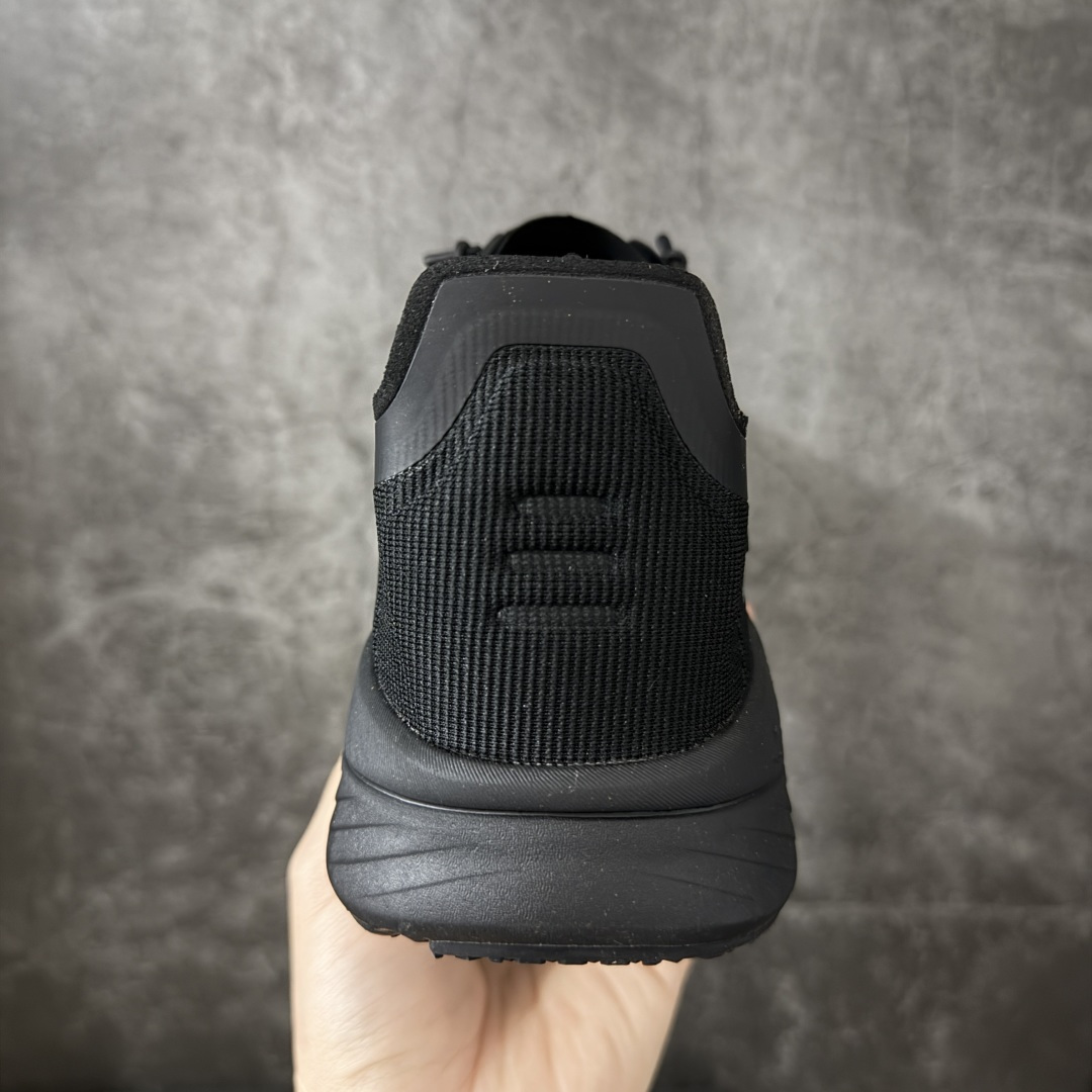 图片[4]-【公司级】DESCENTE 迪桑特 Ease Air JR 城市通勤 户外低帮透气运动户外鞋 超透气网面 独特不对称绑带设计 中底搭载迪桑特的 LAVITATE 缓震科技，脚感软弹且回弹迅速，长距离跑步或日常暴走都能有效缓解足部压力。外底采用耐磨橡胶材质，纹路专为湿滑路面和柏油路优化，抓地力强，无论是跑步还是日常通勤都很合适。 尺码：39 40 41 42 43 44-选品中心