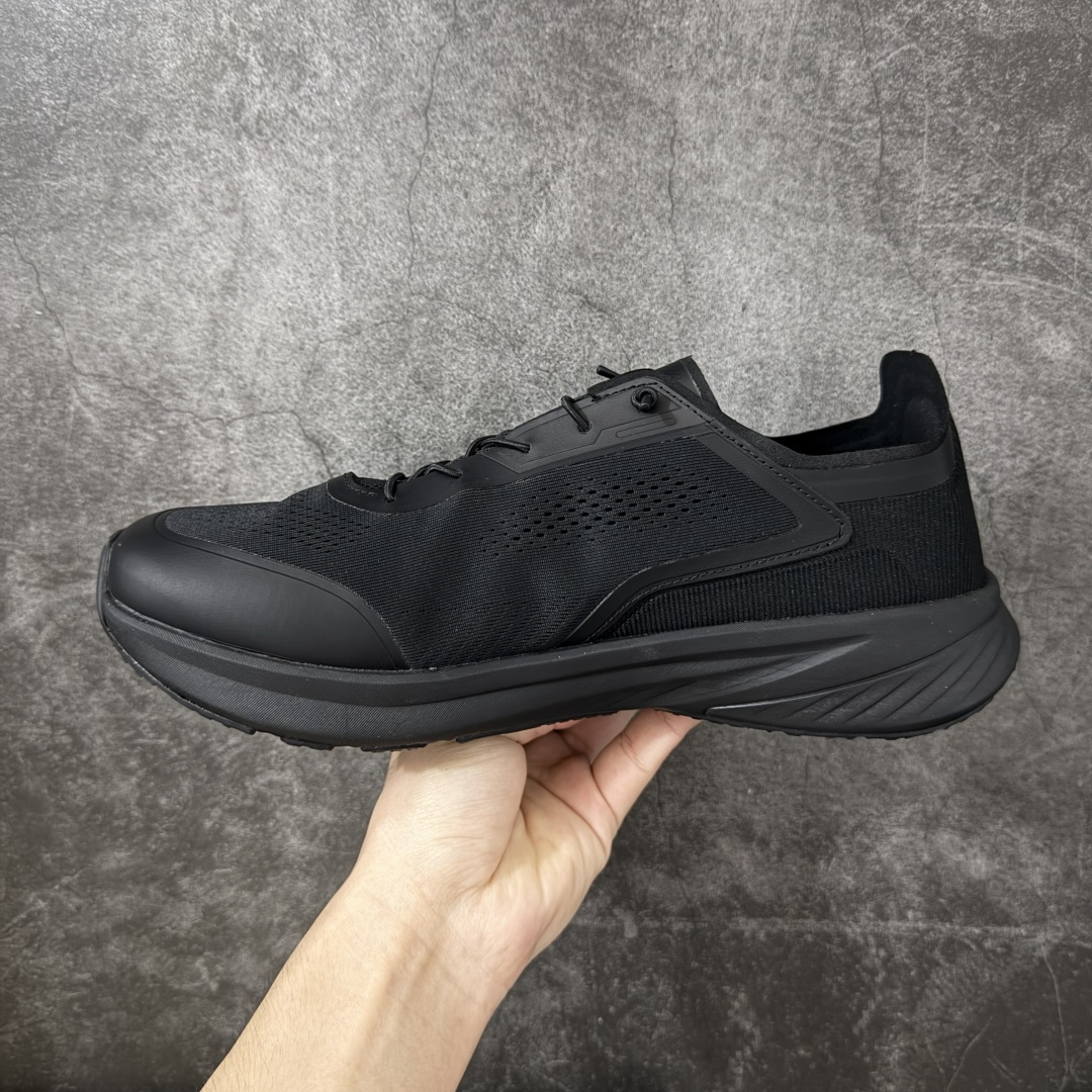 图片[2]-【公司级】DESCENTE 迪桑特 Ease Air JR 城市通勤 户外低帮透气运动户外鞋 超透气网面 独特不对称绑带设计 中底搭载迪桑特的 LAVITATE 缓震科技，脚感软弹且回弹迅速，长距离跑步或日常暴走都能有效缓解足部压力。外底采用耐磨橡胶材质，纹路专为湿滑路面和柏油路优化，抓地力强，无论是跑步还是日常通勤都很合适。 尺码：39 40 41 42 43 44-选品中心