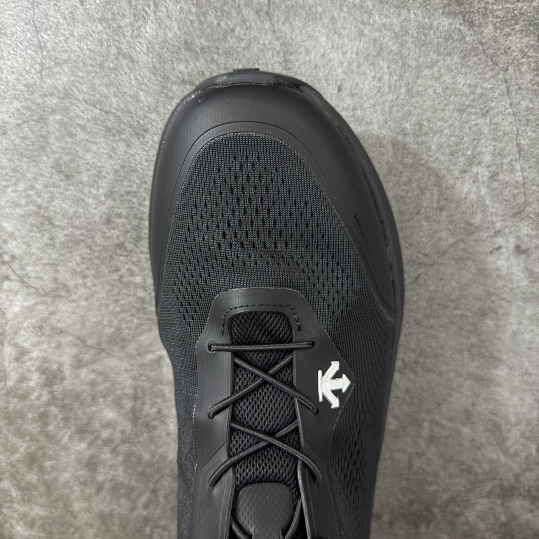 图片[5]-【公司级】DESCENTE 迪桑特 Ease Air JR 城市通勤 户外低帮透气运动户外鞋 超透气网面 独特不对称绑带设计 中底搭载迪桑特的 LAVITATE 缓震科技，脚感软弹且回弹迅速，长距离跑步或日常暴走都能有效缓解足部压力。外底采用耐磨橡胶材质，纹路专为湿滑路面和柏油路优化，抓地力强，无论是跑步还是日常通勤都很合适。 尺码：39 40 41 42 43 44-选品中心