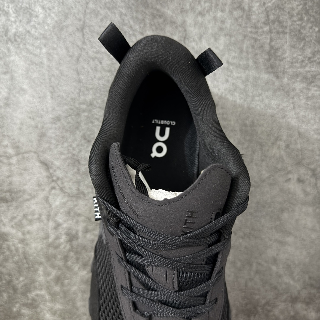 图片[8]-【OG纯原】KITH x ON 昂跑联名 Cloudswift K-Tech 1 系列 3MG10775560 低帮休闲跑步鞋 大厂出品 原版有1比1打造 配件齐全 外贸专供 尺码最大做到46码 市面最高还原度版本 打造最强品质 没有之一 全新开发的鞋面结构，用高透气网布拼了大面积的合成麂皮。这种材质碰撞脱离了普通跑鞋的塑料感，更有时装质感；搭载了On的CloudTec缓震科技和Helion超级泡棉，全新的Cloudswift鞋底结构，脚感和支撑性都拉满，外底还直接刻上了Kith的字母组合，彰显联名身份；翻开鞋底，是定制的Kith Monogram老花外底，既保留了On的专业感，又带点Kith标志性的精致灰调。 尺码：36 36.5 37.5 38 38.5 39 40 40.5 41 42 42.5 43 44 44.5 45 46-选品中心