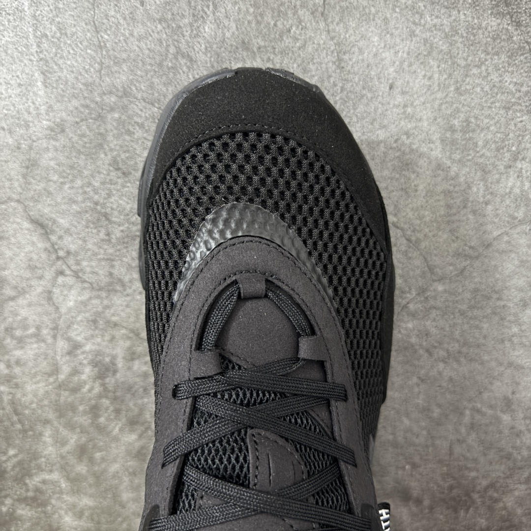 图片[5]-【OG纯原】KITH x ON 昂跑联名 Cloudswift K-Tech 1 系列 3MG10775560 低帮休闲跑步鞋 大厂出品 原版有1比1打造 配件齐全 外贸专供 尺码最大做到46码 市面最高还原度版本 打造最强品质 没有之一 全新开发的鞋面结构，用高透气网布拼了大面积的合成麂皮。这种材质碰撞脱离了普通跑鞋的塑料感，更有时装质感；搭载了On的CloudTec缓震科技和Helion超级泡棉，全新的Cloudswift鞋底结构，脚感和支撑性都拉满，外底还直接刻上了Kith的字母组合，彰显联名身份；翻开鞋底，是定制的Kith Monogram老花外底，既保留了On的专业感，又带点Kith标志性的精致灰调。 尺码：36 36.5 37.5 38 38.5 39 40 40.5 41 42 42.5 43 44 44.5 45 46-选品中心