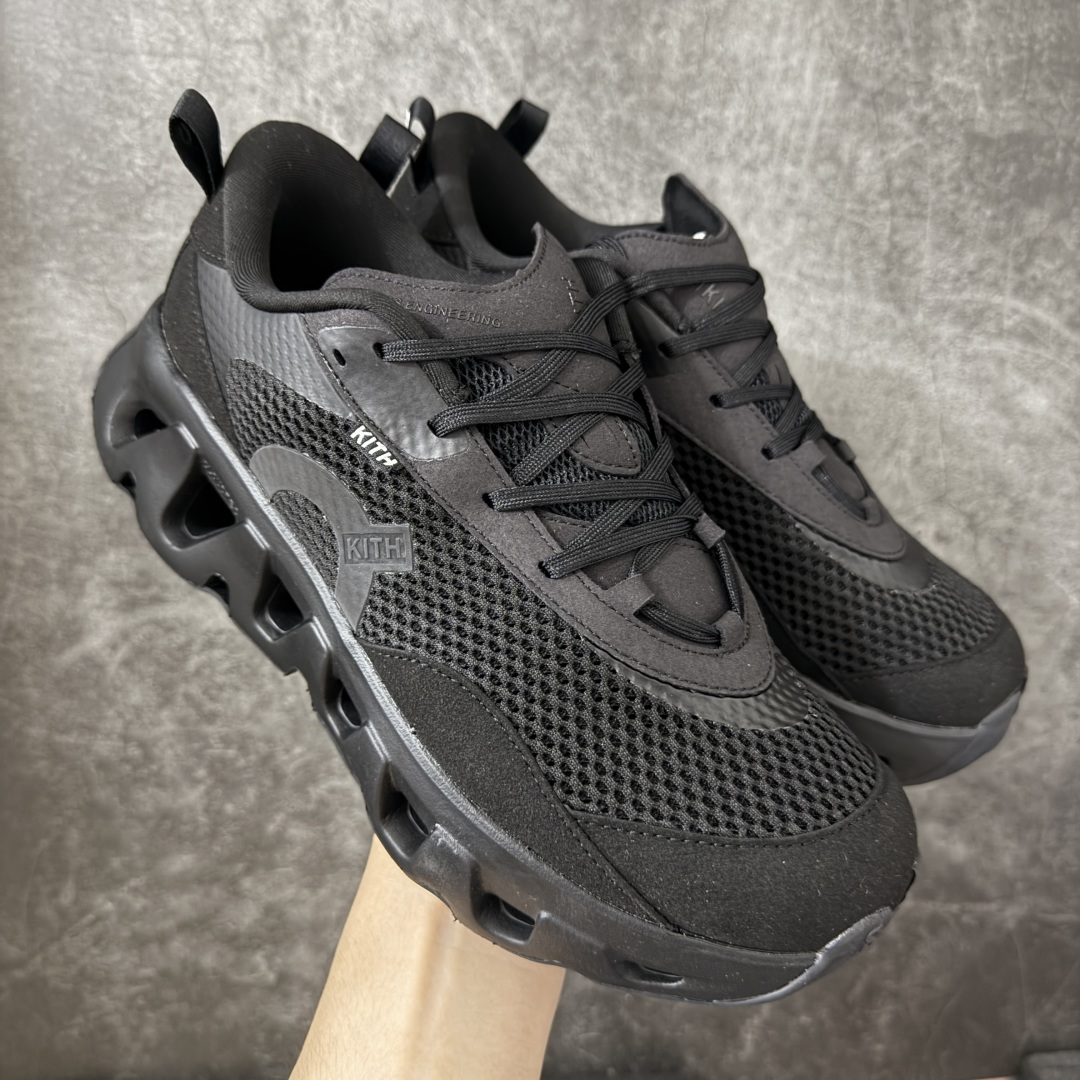 【OG纯原】KITH x ON 昂跑联名 Cloudswift K-Tech 1 系列 3MG10775560 低帮休闲跑步鞋 大厂出品 原版有1比1打造 配件齐全 外贸专供 尺码最大做到46码 市面最高还原度版本 打造最强品质 没有之一 全新开发的鞋面结构，用高透气网布拼了大面积的合成麂皮。这种材质碰撞脱离了普通跑鞋的塑料感，更有时装质感；搭载了On的CloudTec缓震科技和Helion超级泡棉，全新的Cloudswift鞋底结构，脚感和支撑性都拉满，外底还直接刻上了Kith的字母组合，彰显联名身份；翻开鞋底，是定制的Kith Monogram老花外底，既保留了On的专业感，又带点Kith标志性的精致灰调。 尺码：36 36.5 37.5 38 38.5 39 40 40.5 41 42 42.5 43 44 44.5 45 46-选品中心
