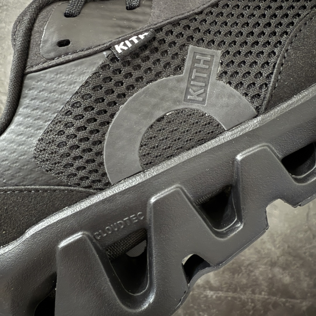 图片[3]-【OG纯原】KITH x ON 昂跑联名 Cloudswift K-Tech 1 系列 3MG10775560 低帮休闲跑步鞋 大厂出品 原版有1比1打造 配件齐全 外贸专供 尺码最大做到46码 市面最高还原度版本 打造最强品质 没有之一 全新开发的鞋面结构，用高透气网布拼了大面积的合成麂皮。这种材质碰撞脱离了普通跑鞋的塑料感，更有时装质感；搭载了On的CloudTec缓震科技和Helion超级泡棉，全新的Cloudswift鞋底结构，脚感和支撑性都拉满，外底还直接刻上了Kith的字母组合，彰显联名身份；翻开鞋底，是定制的Kith Monogram老花外底，既保留了On的专业感，又带点Kith标志性的精致灰调。 尺码：36 36.5 37.5 38 38.5 39 40 40.5 41 42 42.5 43 44 44.5 45 46-选品中心