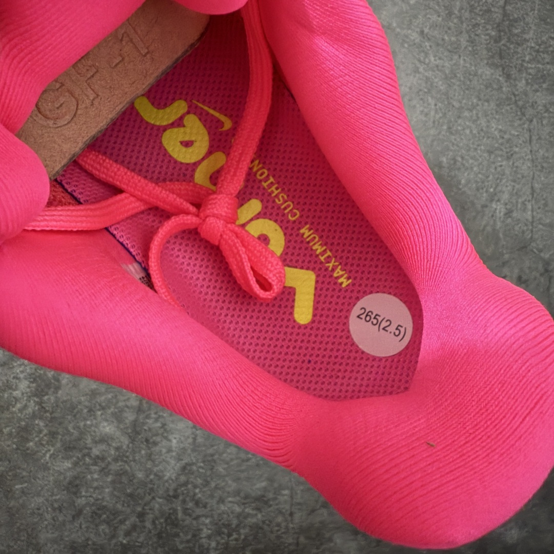 图片[7]-【XE纯原】NIKE VOMERO PREMIUM 全掌气垫缓震网面运动跑鞋 市场最强 没有之一 纯原生产线出品 原版开发 全部原材料 细节一比一打造 完美还原zp脚感 正确前后分离式两片纤维柱气垫 上下包裹超软弹泡棉 正确组合大底 区别市场通货 版型完美 鞋面材料同步原版1：1 全部原版开发校对 欢迎对比💪🏻 Nike 运用 Air技术专利，推出 Nike Pegasus Premium，沿用经典 Pegasus 系列产品深受跑者喜爱的缓震功能，并配置 Nike 首款可见式塑形 Air Zoom 气垫。 全掌可见的AirZoom首次在Pegasus系列中出现，模仿了Vaporfly的碳板曲线，增强了跑步时的流畅过渡。 货号：HM5973-603 尺码：36-46（半）-选品中心