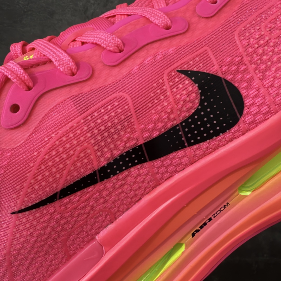 图片[4]-【XE纯原】NIKE VOMERO PREMIUM 全掌气垫缓震网面运动跑鞋 市场最强 没有之一 纯原生产线出品 原版开发 全部原材料 细节一比一打造 完美还原zp脚感 正确前后分离式两片纤维柱气垫 上下包裹超软弹泡棉 正确组合大底 区别市场通货 版型完美 鞋面材料同步原版1：1 全部原版开发校对 欢迎对比💪🏻 Nike 运用 Air技术专利，推出 Nike Pegasus Premium，沿用经典 Pegasus 系列产品深受跑者喜爱的缓震功能，并配置 Nike 首款可见式塑形 Air Zoom 气垫。 全掌可见的AirZoom首次在Pegasus系列中出现，模仿了Vaporfly的碳板曲线，增强了跑步时的流畅过渡。 货号：HM5973-603 尺码：36-46（半）-选品中心