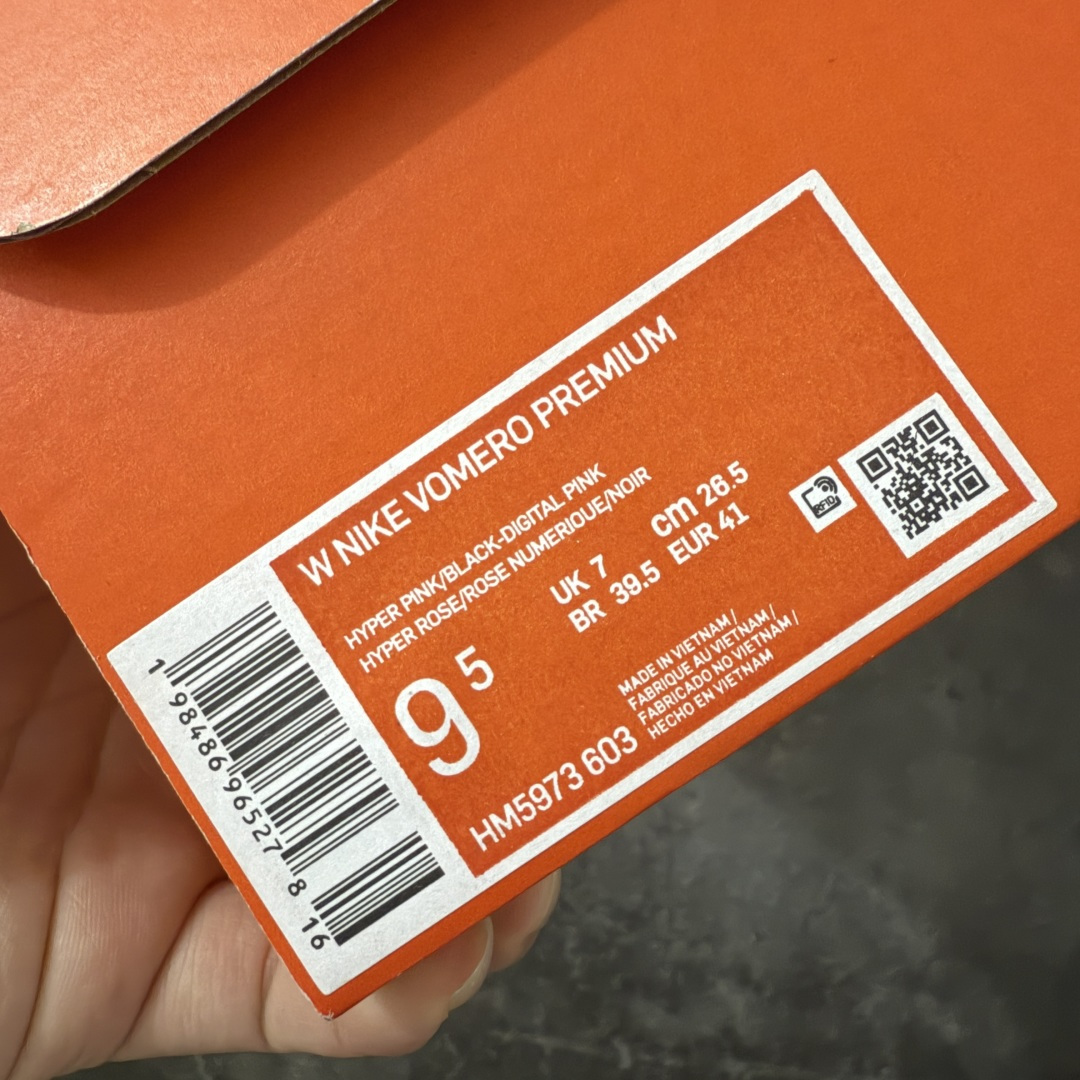 图片[10]-【XE纯原】NIKE VOMERO PREMIUM 全掌气垫缓震网面运动跑鞋 市场最强 没有之一 纯原生产线出品 原版开发 全部原材料 细节一比一打造 完美还原zp脚感 正确前后分离式两片纤维柱气垫 上下包裹超软弹泡棉 正确组合大底 区别市场通货 版型完美 鞋面材料同步原版1：1 全部原版开发校对 欢迎对比💪🏻 Nike 运用 Air技术专利，推出 Nike Pegasus Premium，沿用经典 Pegasus 系列产品深受跑者喜爱的缓震功能，并配置 Nike 首款可见式塑形 Air Zoom 气垫。 全掌可见的AirZoom首次在Pegasus系列中出现，模仿了Vaporfly的碳板曲线，增强了跑步时的流畅过渡。 货号：HM5973-603 尺码：36-46（半）-选品中心