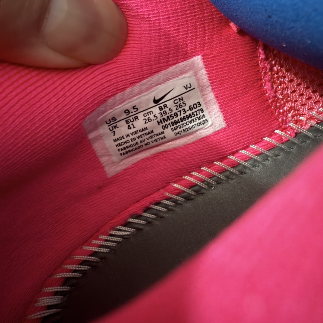 图片[9]-【XE纯原】NIKE VOMERO PREMIUM 全掌气垫缓震网面运动跑鞋 市场最强 没有之一 纯原生产线出品 原版开发 全部原材料 细节一比一打造 完美还原zp脚感 正确前后分离式两片纤维柱气垫 上下包裹超软弹泡棉 正确组合大底 区别市场通货 版型完美 鞋面材料同步原版1：1 全部原版开发校对 欢迎对比💪🏻 Nike 运用 Air技术专利，推出 Nike Pegasus Premium，沿用经典 Pegasus 系列产品深受跑者喜爱的缓震功能，并配置 Nike 首款可见式塑形 Air Zoom 气垫。 全掌可见的AirZoom首次在Pegasus系列中出现，模仿了Vaporfly的碳板曲线，增强了跑步时的流畅过渡。 货号：HM5973-603 尺码：36-46（半）-选品中心