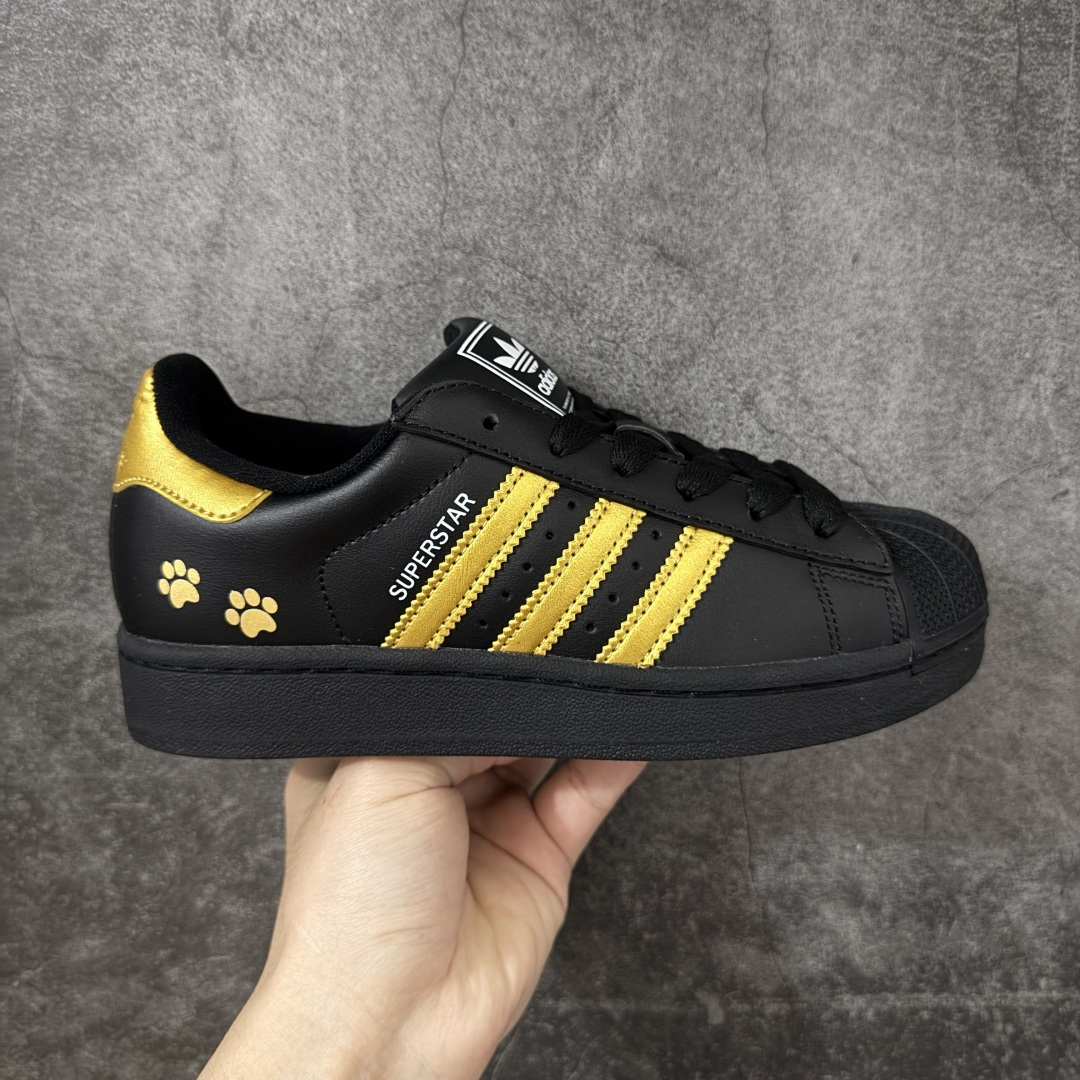 【H11顶级头层版】adidas originals Superstar 2 贝壳头 简约经典 舒适时尚 复古板鞋 男女同款 白黄 货号：JH9977 全新升级版 皮料改进至头层原厂皮 原盒 原底原料 开模打造 原厂织唛鞋标 高精密准度 原楦原纸板开发 匹配原版98%以上 后跟垫棉独家呈现 反口里弧度正确 原厂鞋垫 背胶 后跟电绣针数 与正品一致 原厂皮料 原厂车缝线 质感无敌 皮料切割干净 无任何毛边 清洁度细节完美 进口港宝加持 后跟自然饱满 还原公司包裹性 鞋面采用原装数据贴合技术 全方位贴合包裹脚型 鞋跟部鞋底牵引设计 提供强大的抓地性能 更适应不同实战场地路面 尺码：35.5 36 36.5 37.5 38 38.5 39 40 40.5 41 42 42.5 43 44 45-选品中心