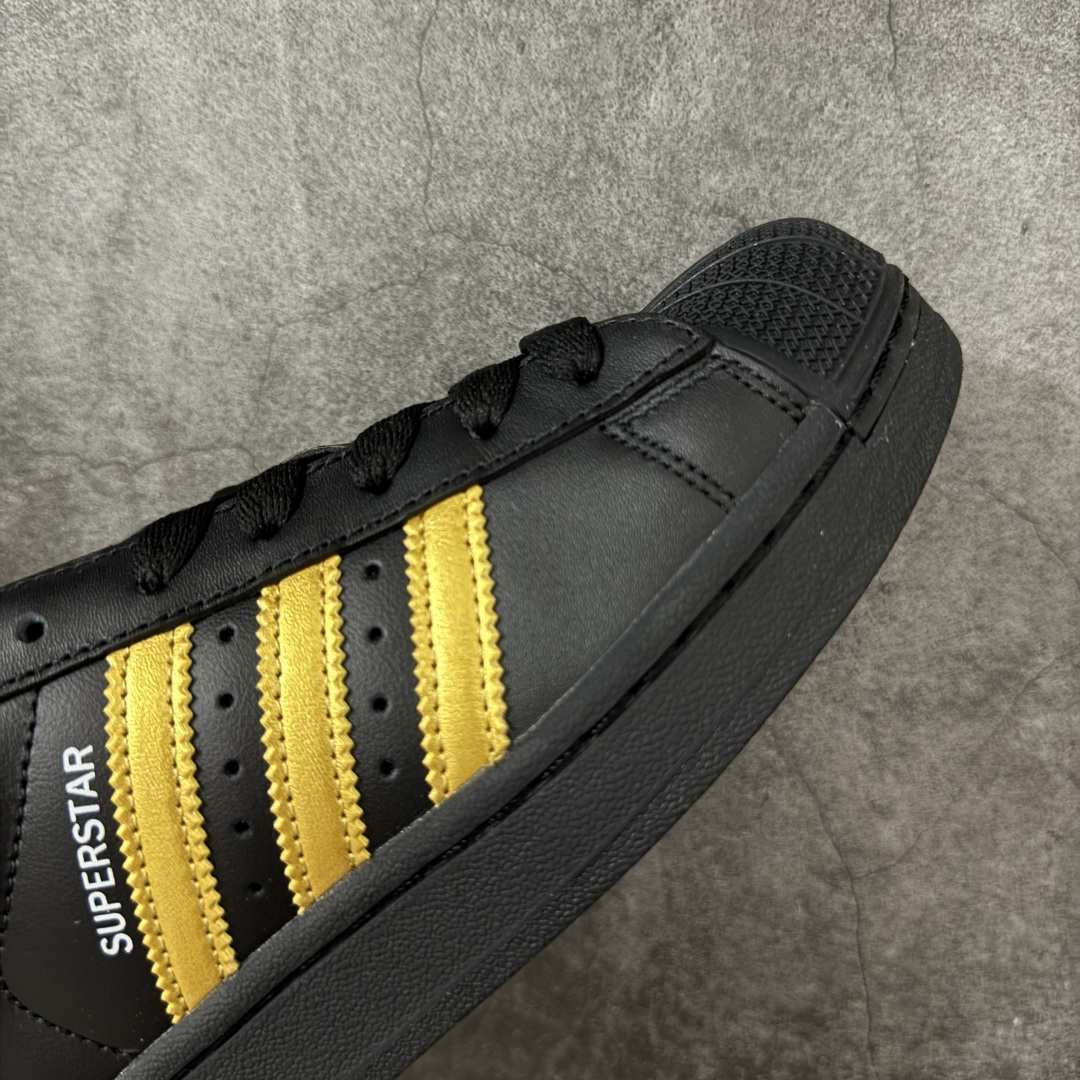 图片[6]-【H11顶级头层版】adidas originals Superstar 2 贝壳头 简约经典 舒适时尚 复古板鞋 男女同款 白黄 货号：JH9977 全新升级版 皮料改进至头层原厂皮 原盒 原底原料 开模打造 原厂织唛鞋标 高精密准度 原楦原纸板开发 匹配原版98%以上 后跟垫棉独家呈现 反口里弧度正确 原厂鞋垫 背胶 后跟电绣针数 与正品一致 原厂皮料 原厂车缝线 质感无敌 皮料切割干净 无任何毛边 清洁度细节完美 进口港宝加持 后跟自然饱满 还原公司包裹性 鞋面采用原装数据贴合技术 全方位贴合包裹脚型 鞋跟部鞋底牵引设计 提供强大的抓地性能 更适应不同实战场地路面 尺码：35.5 36 36.5 37.5 38 38.5 39 40 40.5 41 42 42.5 43 44 45-选品中心