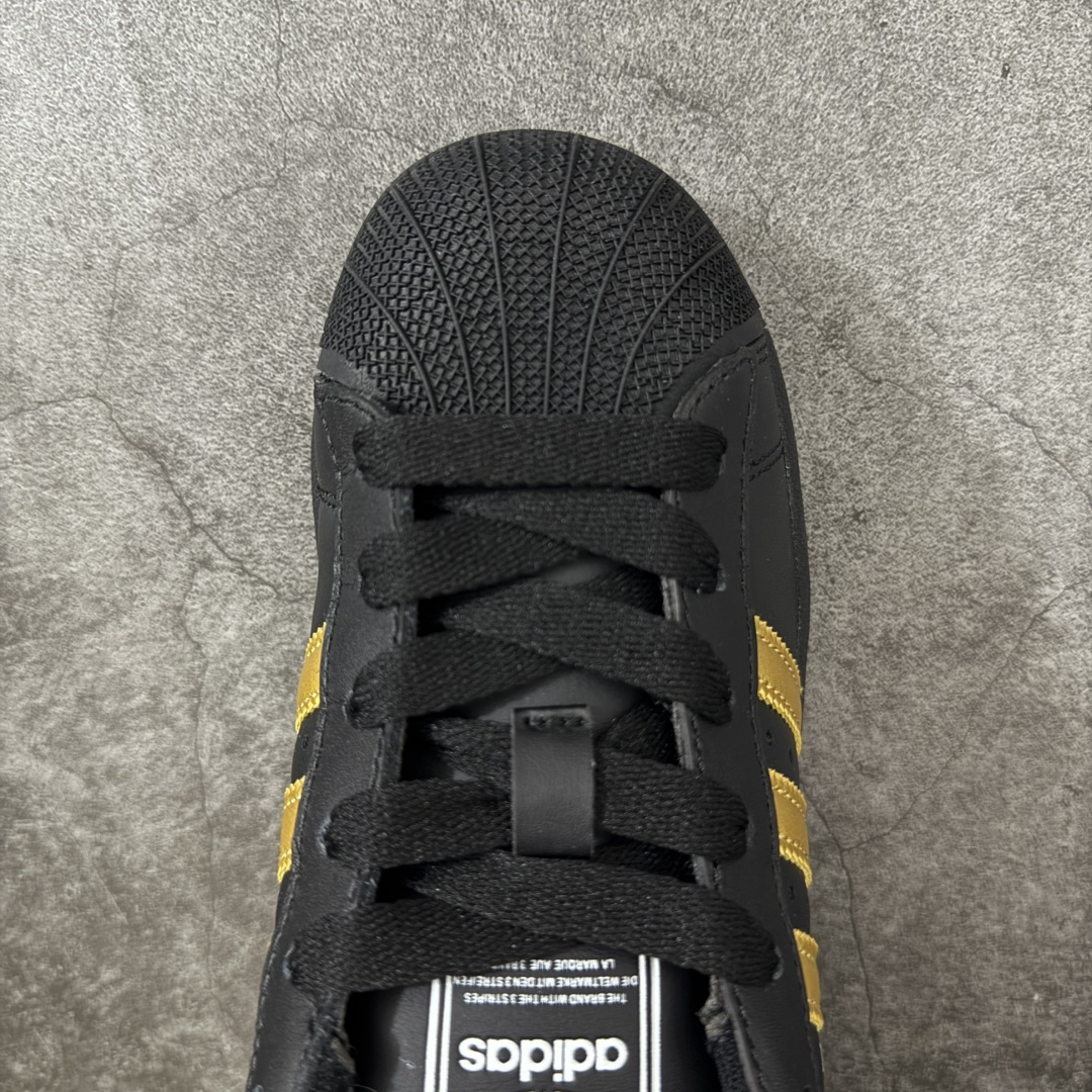 图片[5]-【H11顶级头层版】adidas originals Superstar 2 贝壳头 简约经典 舒适时尚 复古板鞋 男女同款 白黄 货号：JH9977 全新升级版 皮料改进至头层原厂皮 原盒 原底原料 开模打造 原厂织唛鞋标 高精密准度 原楦原纸板开发 匹配原版98%以上 后跟垫棉独家呈现 反口里弧度正确 原厂鞋垫 背胶 后跟电绣针数 与正品一致 原厂皮料 原厂车缝线 质感无敌 皮料切割干净 无任何毛边 清洁度细节完美 进口港宝加持 后跟自然饱满 还原公司包裹性 鞋面采用原装数据贴合技术 全方位贴合包裹脚型 鞋跟部鞋底牵引设计 提供强大的抓地性能 更适应不同实战场地路面 尺码：35.5 36 36.5 37.5 38 38.5 39 40 40.5 41 42 42.5 43 44 45-选品中心