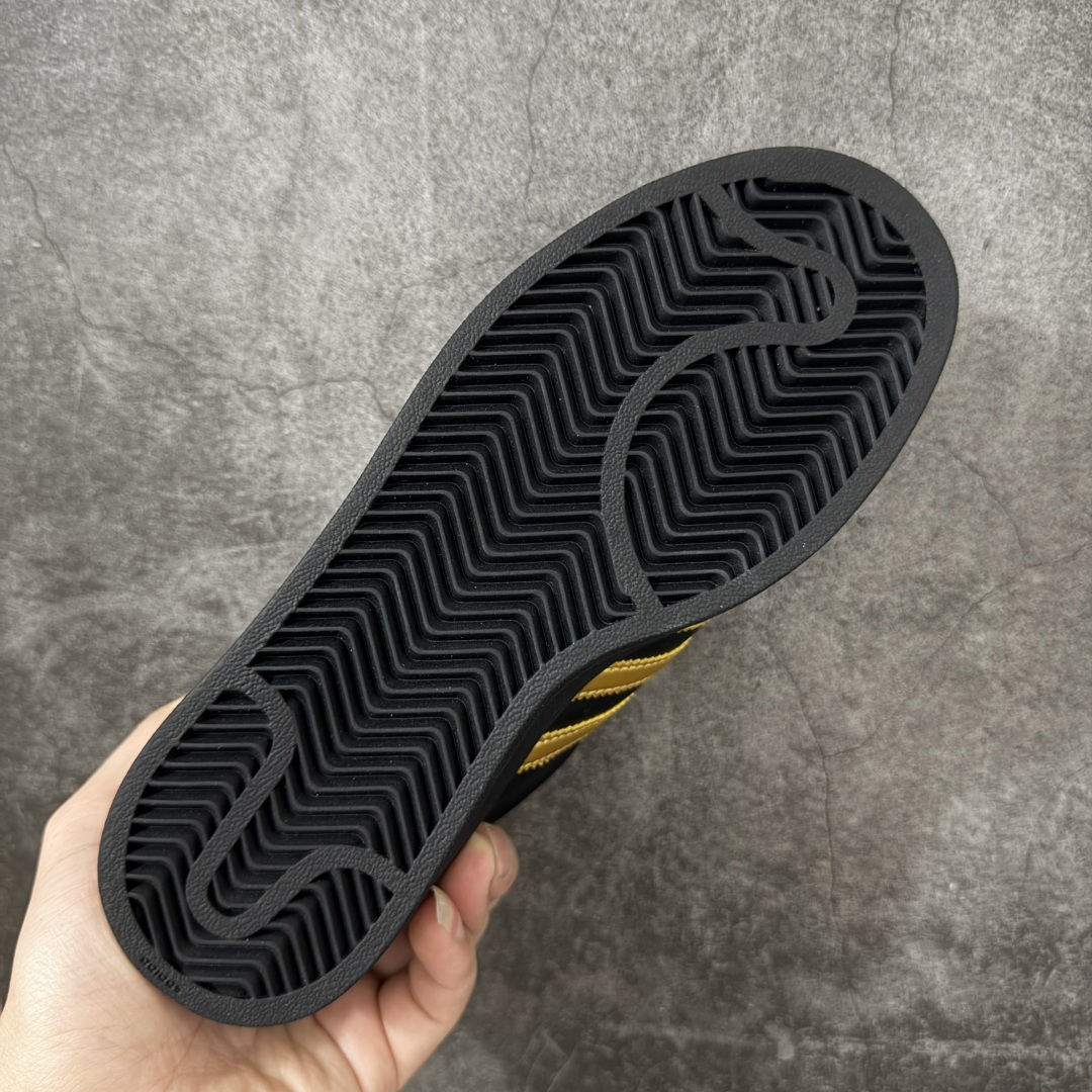 图片[9]-【H11顶级头层版】adidas originals Superstar 2 贝壳头 简约经典 舒适时尚 复古板鞋 男女同款 白黄 货号：JH9977 全新升级版 皮料改进至头层原厂皮 原盒 原底原料 开模打造 原厂织唛鞋标 高精密准度 原楦原纸板开发 匹配原版98%以上 后跟垫棉独家呈现 反口里弧度正确 原厂鞋垫 背胶 后跟电绣针数 与正品一致 原厂皮料 原厂车缝线 质感无敌 皮料切割干净 无任何毛边 清洁度细节完美 进口港宝加持 后跟自然饱满 还原公司包裹性 鞋面采用原装数据贴合技术 全方位贴合包裹脚型 鞋跟部鞋底牵引设计 提供强大的抓地性能 更适应不同实战场地路面 尺码：35.5 36 36.5 37.5 38 38.5 39 40 40.5 41 42 42.5 43 44 45-选品中心