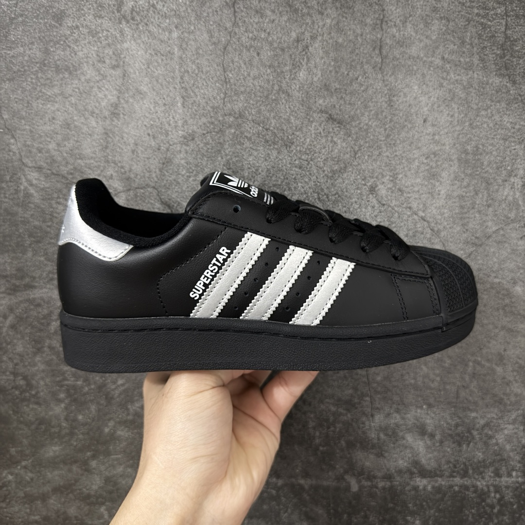 【H11顶级头层版】adidas originals Superstar 2 贝壳头 简约经典 舒适时尚 复古板鞋 男女同款 白黄 货号：JH9977 全新升级版 皮料改进至头层原厂皮 原盒 原底原料 开模打造 原厂织唛鞋标 高精密准度 原楦原纸板开发 匹配原版98%以上 后跟垫棉独家呈现 反口里弧度正确 原厂鞋垫 背胶 后跟电绣针数 与正品一致 原厂皮料 原厂车缝线 质感无敌 皮料切割干净 无任何毛边 清洁度细节完美 进口港宝加持 后跟自然饱满 还原公司包裹性 鞋面采用原装数据贴合技术 全方位贴合包裹脚型 鞋跟部鞋底牵引设计 提供强大的抓地性能 更适应不同实战场地路面 尺码：35.5 36 36.5 37.5 38 38.5 39 40 40.5 41 42 42.5 43 44 45-选品中心