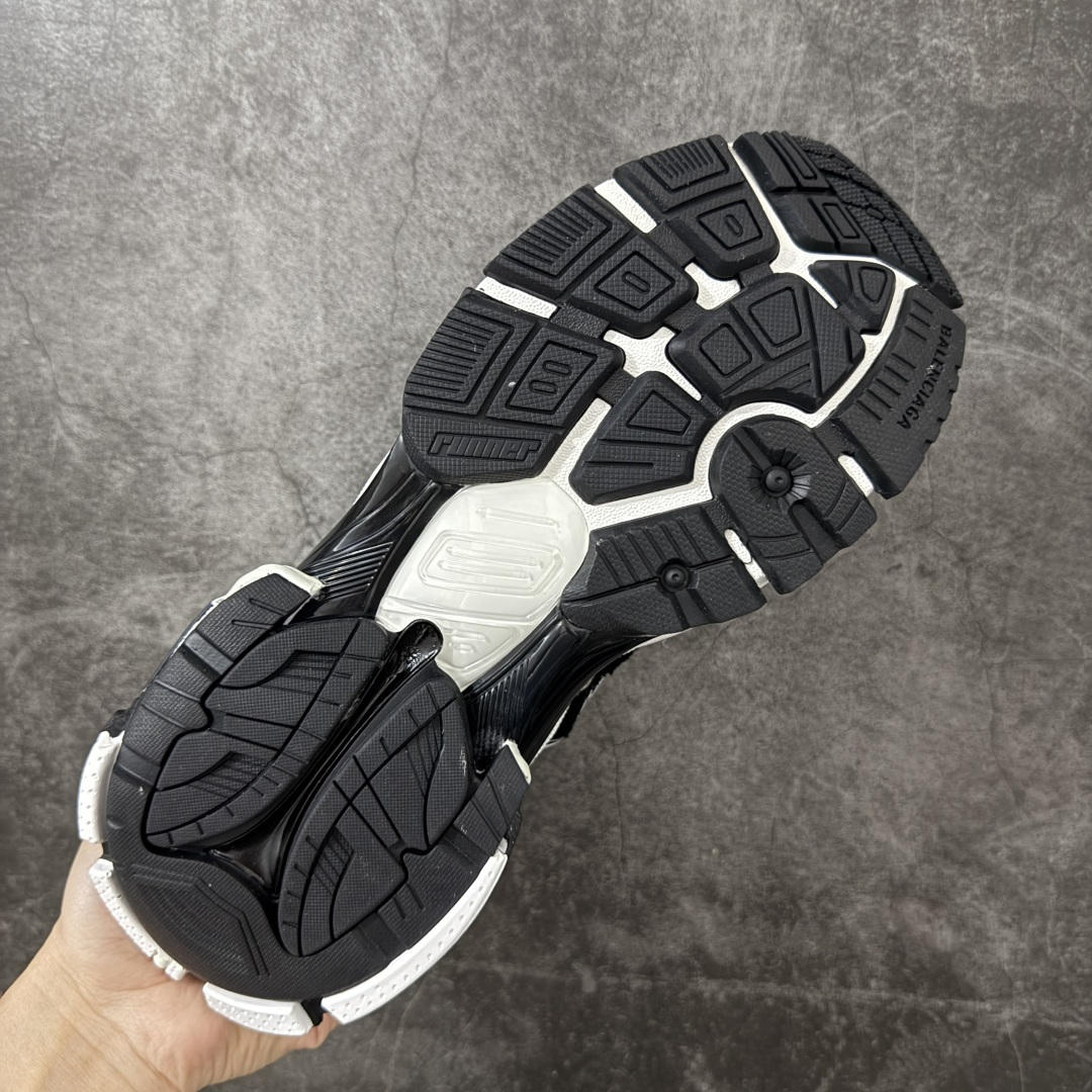 图片[9]-【公司级H版】BALENCIAGA Runner 巴黎世家七代 黑白色 此系列是通过溢胶、做旧、缝线等细节 展示了设计师 Demna 的运动鞋风格 用一双「旧鞋」传递复古感 后侧板、翘起的鞋头 则展示了 Demna 在结构上的未来构想 原装大盒从里到外一切百分百还原官方配置 顶级专供碾压一切版本 尺码：35 36 37 38 39 40 41 42 43 44 45 46-选品中心