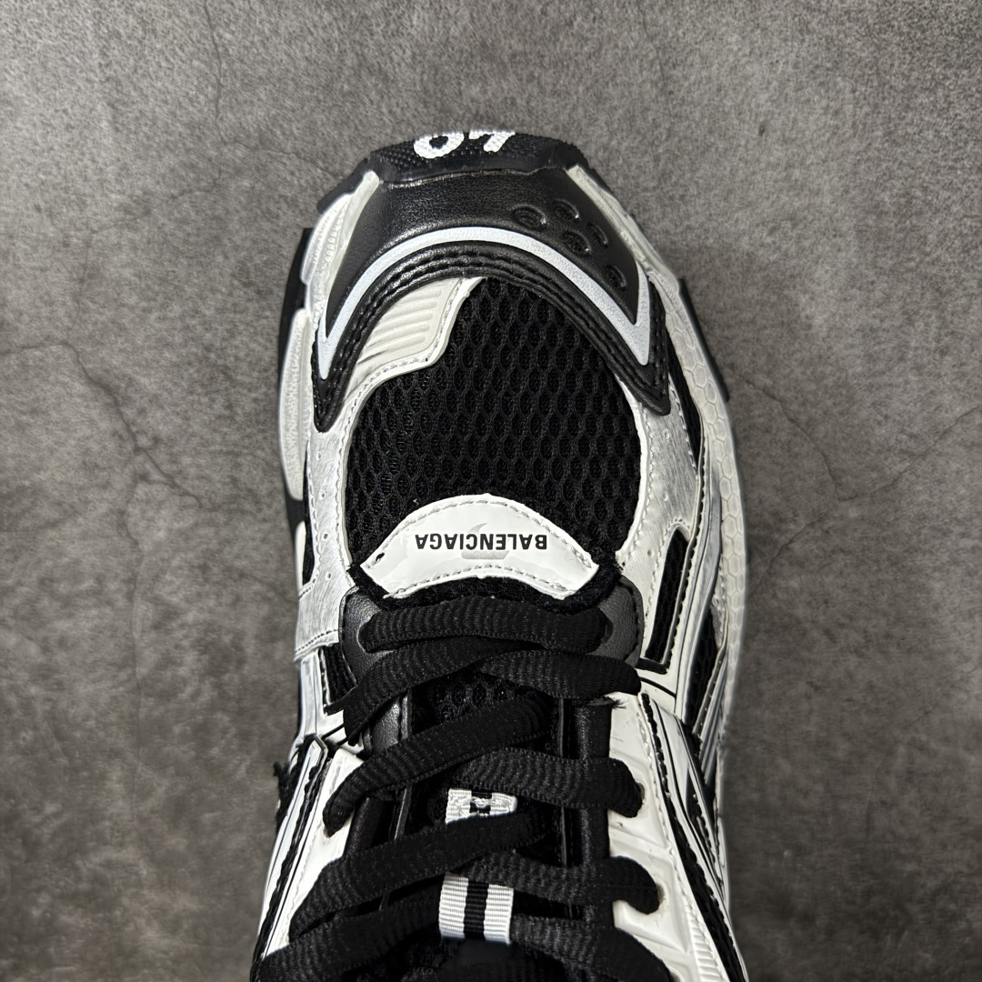 图片[5]-【公司级H版】BALENCIAGA Runner 巴黎世家七代 黑白色 此系列是通过溢胶、做旧、缝线等细节 展示了设计师 Demna 的运动鞋风格 用一双「旧鞋」传递复古感 后侧板、翘起的鞋头 则展示了 Demna 在结构上的未来构想 原装大盒从里到外一切百分百还原官方配置 顶级专供碾压一切版本 尺码：35 36 37 38 39 40 41 42 43 44 45 46-选品中心