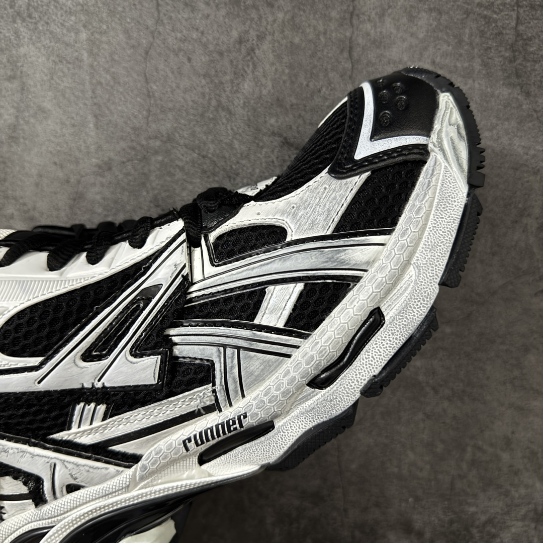 图片[6]-【公司级H版】BALENCIAGA Runner 巴黎世家七代 黑白色 此系列是通过溢胶、做旧、缝线等细节 展示了设计师 Demna 的运动鞋风格 用一双「旧鞋」传递复古感 后侧板、翘起的鞋头 则展示了 Demna 在结构上的未来构想 原装大盒从里到外一切百分百还原官方配置 顶级专供碾压一切版本 尺码：35 36 37 38 39 40 41 42 43 44 45 46-选品中心