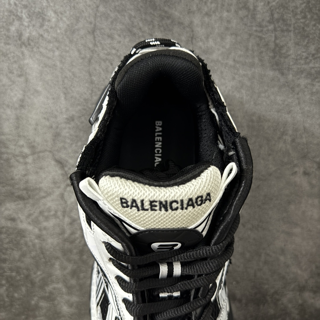 图片[8]-【公司级H版】BALENCIAGA Runner 巴黎世家七代 黑白色 此系列是通过溢胶、做旧、缝线等细节 展示了设计师 Demna 的运动鞋风格 用一双「旧鞋」传递复古感 后侧板、翘起的鞋头 则展示了 Demna 在结构上的未来构想 原装大盒从里到外一切百分百还原官方配置 顶级专供碾压一切版本 尺码：35 36 37 38 39 40 41 42 43 44 45 46-选品中心
