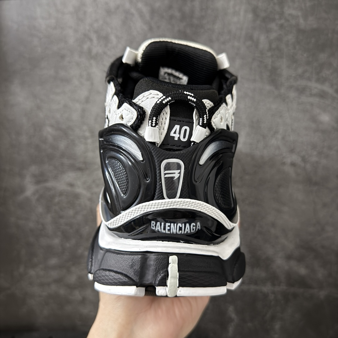 图片[4]-【公司级H版】BALENCIAGA Runner 巴黎世家七代 黑白色 此系列是通过溢胶、做旧、缝线等细节 展示了设计师 Demna 的运动鞋风格 用一双「旧鞋」传递复古感 后侧板、翘起的鞋头 则展示了 Demna 在结构上的未来构想 原装大盒从里到外一切百分百还原官方配置 顶级专供碾压一切版本 尺码：35 36 37 38 39 40 41 42 43 44 45 46-选品中心