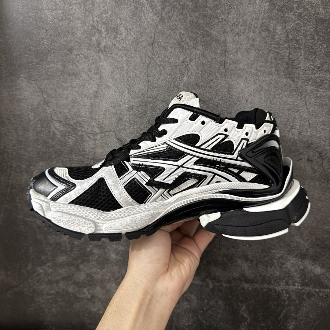图片[2]-【公司级H版】BALENCIAGA Runner 巴黎世家七代 黑白色 此系列是通过溢胶、做旧、缝线等细节 展示了设计师 Demna 的运动鞋风格 用一双「旧鞋」传递复古感 后侧板、翘起的鞋头 则展示了 Demna 在结构上的未来构想 原装大盒从里到外一切百分百还原官方配置 顶级专供碾压一切版本 尺码：35 36 37 38 39 40 41 42 43 44 45 46-选品中心