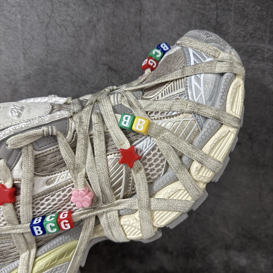 图片[6]-【X版纯原】BALENCIAGA 3XL Sneakers 巴黎世家十代网布系带低帮走秀复古老爹鞋 全新版本 全新顶端品质 全套原纸板楦头开发 最原汁原味的灵魂版型 全鞋荧光划线卡点 胶水把控整洁度追求极致完美 每一双都是工艺品 多重QC质检 超越公司货的品控标准 实实在在的免检产品 原盒原配 正确字体电绣 粗细、位置、大小正确 侧边TPU 透气孔匹配意产原版 正确分离大底 TPU软底 原版一致大底LOGO 立体感十足 原厂皮料水洗做旧 采购原厂网纱 不含皮革 网布材料和聚氨酯 磨损效果 鞋头边缘和后帮 Balenciaga 徽标 鞋面和后跟凸印尺码 鞋舌 3XL 橡胶品牌标识和反光细节 鞋帮拉袢和鞋舌拉祥 配反光细节 备用鞋带在鞋履前侧 可在穿着前取下 便于不同造型搭配 正常尺码 尺码：35 36 37 38 39 40 41 42 43 44 45 46-选品中心