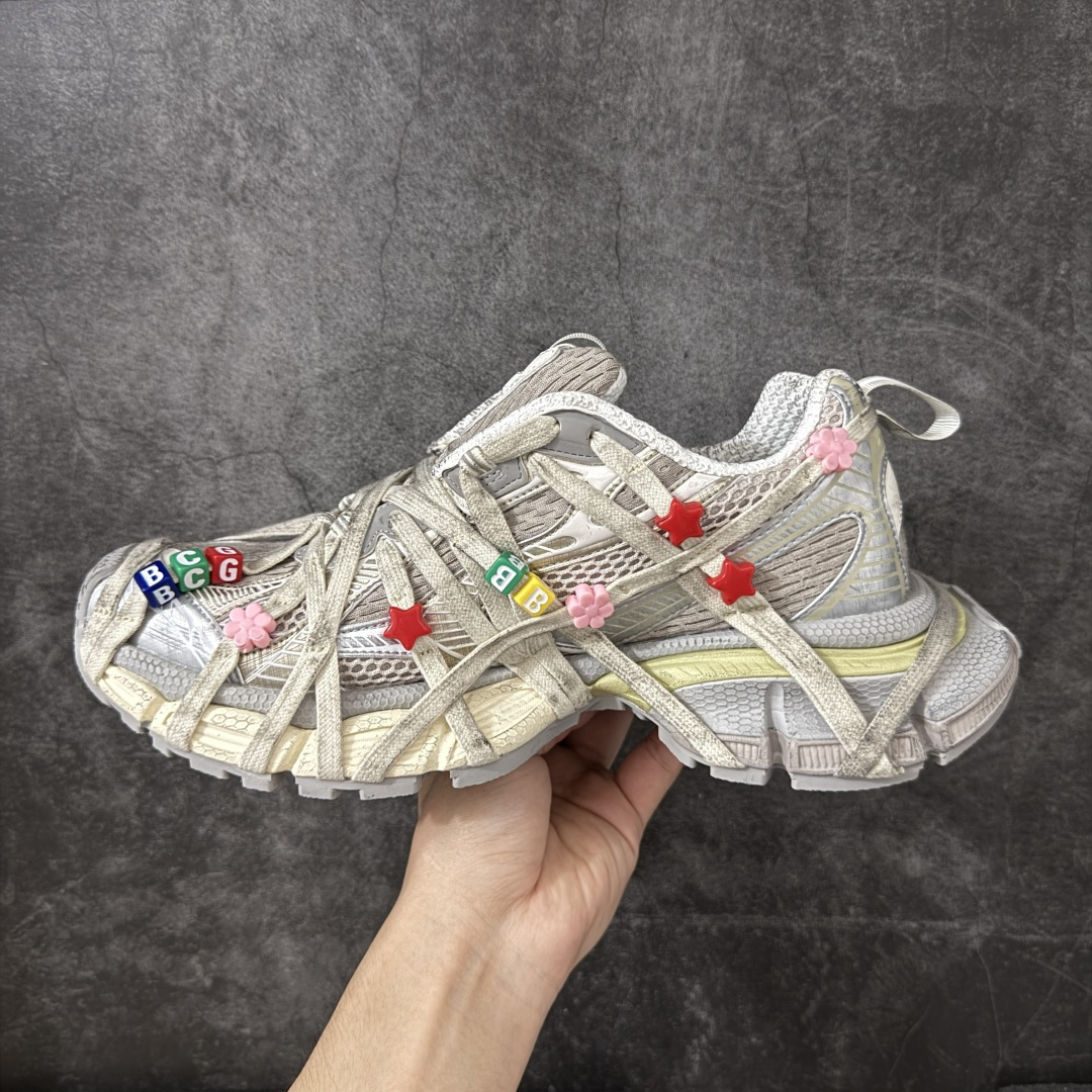 图片[2]-【X版纯原】BALENCIAGA 3XL Sneakers 巴黎世家十代网布系带低帮走秀复古老爹鞋 全新版本 全新顶端品质 全套原纸板楦头开发 最原汁原味的灵魂版型 全鞋荧光划线卡点 胶水把控整洁度追求极致完美 每一双都是工艺品 多重QC质检 超越公司货的品控标准 实实在在的免检产品 原盒原配 正确字体电绣 粗细、位置、大小正确 侧边TPU 透气孔匹配意产原版 正确分离大底 TPU软底 原版一致大底LOGO 立体感十足 原厂皮料水洗做旧 采购原厂网纱 不含皮革 网布材料和聚氨酯 磨损效果 鞋头边缘和后帮 Balenciaga 徽标 鞋面和后跟凸印尺码 鞋舌 3XL 橡胶品牌标识和反光细节 鞋帮拉袢和鞋舌拉祥 配反光细节 备用鞋带在鞋履前侧 可在穿着前取下 便于不同造型搭配 正常尺码 尺码：35 36 37 38 39 40 41 42 43 44 45 46-选品中心