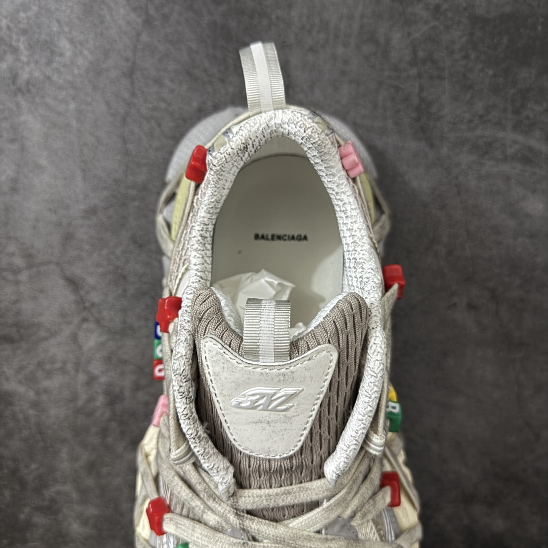 图片[8]-【X版纯原】BALENCIAGA 3XL Sneakers 巴黎世家十代网布系带低帮走秀复古老爹鞋 全新版本 全新顶端品质 全套原纸板楦头开发 最原汁原味的灵魂版型 全鞋荧光划线卡点 胶水把控整洁度追求极致完美 每一双都是工艺品 多重QC质检 超越公司货的品控标准 实实在在的免检产品 原盒原配 正确字体电绣 粗细、位置、大小正确 侧边TPU 透气孔匹配意产原版 正确分离大底 TPU软底 原版一致大底LOGO 立体感十足 原厂皮料水洗做旧 采购原厂网纱 不含皮革 网布材料和聚氨酯 磨损效果 鞋头边缘和后帮 Balenciaga 徽标 鞋面和后跟凸印尺码 鞋舌 3XL 橡胶品牌标识和反光细节 鞋帮拉袢和鞋舌拉祥 配反光细节 备用鞋带在鞋履前侧 可在穿着前取下 便于不同造型搭配 正常尺码 尺码：35 36 37 38 39 40 41 42 43 44 45 46-选品中心