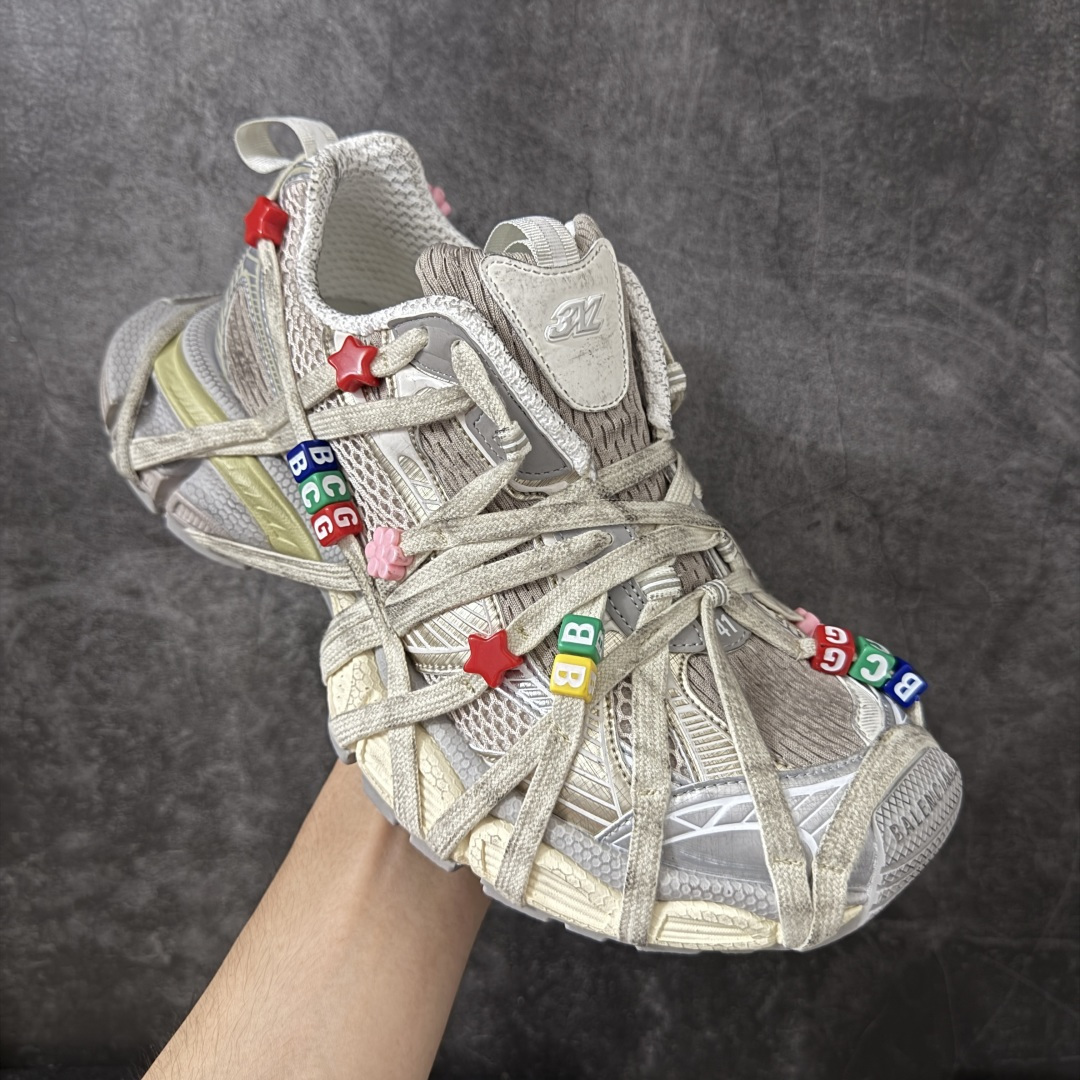 图片[3]-【X版纯原】BALENCIAGA 3XL Sneakers 巴黎世家十代网布系带低帮走秀复古老爹鞋 全新版本 全新顶端品质 全套原纸板楦头开发 最原汁原味的灵魂版型 全鞋荧光划线卡点 胶水把控整洁度追求极致完美 每一双都是工艺品 多重QC质检 超越公司货的品控标准 实实在在的免检产品 原盒原配 正确字体电绣 粗细、位置、大小正确 侧边TPU 透气孔匹配意产原版 正确分离大底 TPU软底 原版一致大底LOGO 立体感十足 原厂皮料水洗做旧 采购原厂网纱 不含皮革 网布材料和聚氨酯 磨损效果 鞋头边缘和后帮 Balenciaga 徽标 鞋面和后跟凸印尺码 鞋舌 3XL 橡胶品牌标识和反光细节 鞋帮拉袢和鞋舌拉祥 配反光细节 备用鞋带在鞋履前侧 可在穿着前取下 便于不同造型搭配 正常尺码 尺码：35 36 37 38 39 40 41 42 43 44 45 46-选品中心