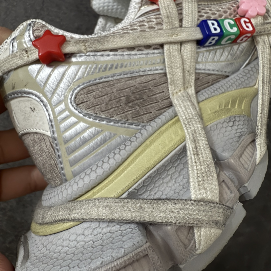 图片[3]-【X版纯原】BALENCIAGA 3XL Sneakers 巴黎世家十代网布系带低帮走秀复古老爹鞋 全新版本 全新顶端品质 全套原纸板楦头开发 最原汁原味的灵魂版型 全鞋荧光划线卡点 胶水把控整洁度追求极致完美 每一双都是工艺品 多重QC质检 超越公司货的品控标准 实实在在的免检产品 原盒原配 正确字体电绣 粗细、位置、大小正确 侧边TPU 透气孔匹配意产原版 正确分离大底 TPU软底 原版一致大底LOGO 立体感十足 原厂皮料水洗做旧 采购原厂网纱 不含皮革 网布材料和聚氨酯 磨损效果 鞋头边缘和后帮 Balenciaga 徽标 鞋面和后跟凸印尺码 鞋舌 3XL 橡胶品牌标识和反光细节 鞋帮拉袢和鞋舌拉祥 配反光细节 备用鞋带在鞋履前侧 可在穿着前取下 便于不同造型搭配 正常尺码 尺码：35 36 37 38 39 40 41 42 43 44 45 46-选品中心