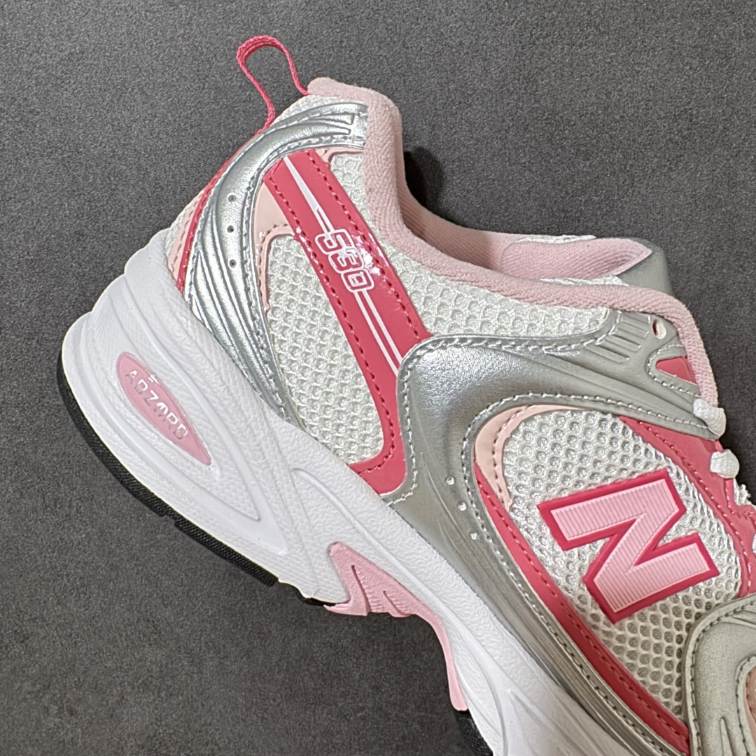 图片[7]-【公司级】New Balance NB530 新百伦复古透气跑步鞋 以皮革为主的人气轮廓 以极具复古风范的跑鞋外观呈现 设计上全鞋以简约清爽的纯白色作基底 鞋身覆盖大面积织物网眼材质 并于鞋头、鞋带孔眼片等细节处点缀对比鲜明的反光银镀层凸显 鞋舌、侧身等位置则辅以一贯的「N」字标志和品牌徽标彰显身份 最后通过搭载的 ABZORB 缓震中底完善整体造型 货号：U53022Q 尺码：36-45-选品中心