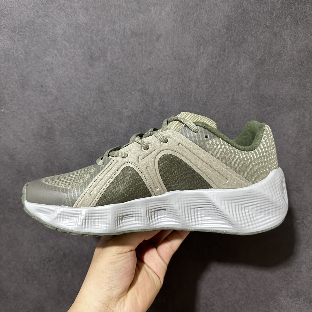 图片[2]-【公司级】耐克（NIKE）男女款METRO TEK (GS)运动休闲鞋 鞋面选用了高透气性的网眼材质，确保足部在长时间活动中依然保持干爽。这种材料不仅柔软贴合，还能有效促进空气流通，减少闷热和异味产生。鞋侧的装饰条与品牌标识形成色彩呼应，增强视觉连贯性。鞋舌与鞋带统一采用同色系设计，保持整体协调美感。鞋底采用分区域缓震布局，关键受力点进行强化处理，有效吸收冲击力。底部采用耐磨橡胶材质，配合多向纹理刻痕，带来出色的抓地性能。无论地面湿滑还是略有倾斜，都能牢牢贴合，降低滑倒风险。弯曲槽设计合理分布于前掌与中部，顺应自然步态，提升行走灵活性。即使在复杂地形中移动，也能保持稳定节奏。 货号： HQ2312-900 尺码：36 37.5 38 39 40 41 42 43 44 45-选品中心