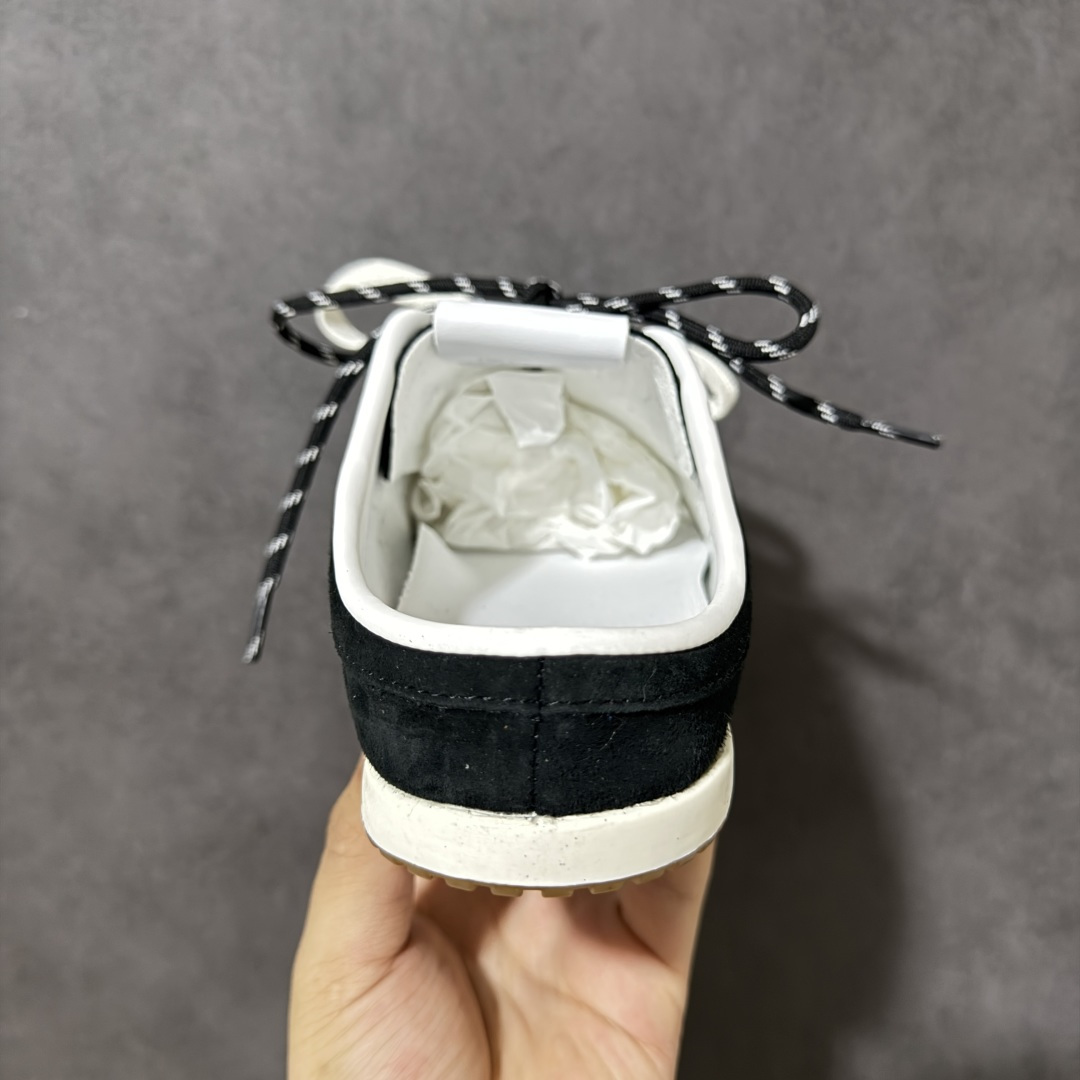 图片[4]-【公司级】美国知名瑜伽品牌Alo Yoga Launches Mule Sneaker 发动系列低帮阿甘T头薄底穆勒风包头式露跟休闲凉拖鞋“黑白生胶底”A1004U #男女鞋广东原产#升级原楦型开发纸版#采用反绒牛皮革拼接头层皮饰片鞋面材质#双层乳胶缓震鞋垫#外部搭配轻量EVA缓震组合橡胶防滑片装外底❗️ 尺码：35-44-选品中心