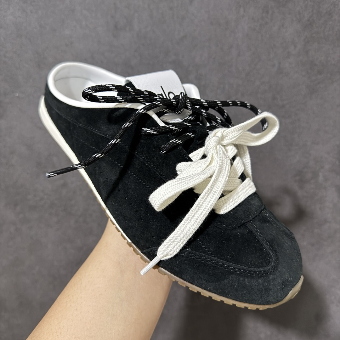 图片[3]-【公司级】美国知名瑜伽品牌Alo Yoga Launches Mule Sneaker 发动系列低帮阿甘T头薄底穆勒风包头式露跟休闲凉拖鞋“黑白生胶底”A1004U #男女鞋广东原产#升级原楦型开发纸版#采用反绒牛皮革拼接头层皮饰片鞋面材质#双层乳胶缓震鞋垫#外部搭配轻量EVA缓震组合橡胶防滑片装外底❗️ 尺码：35-44-选品中心