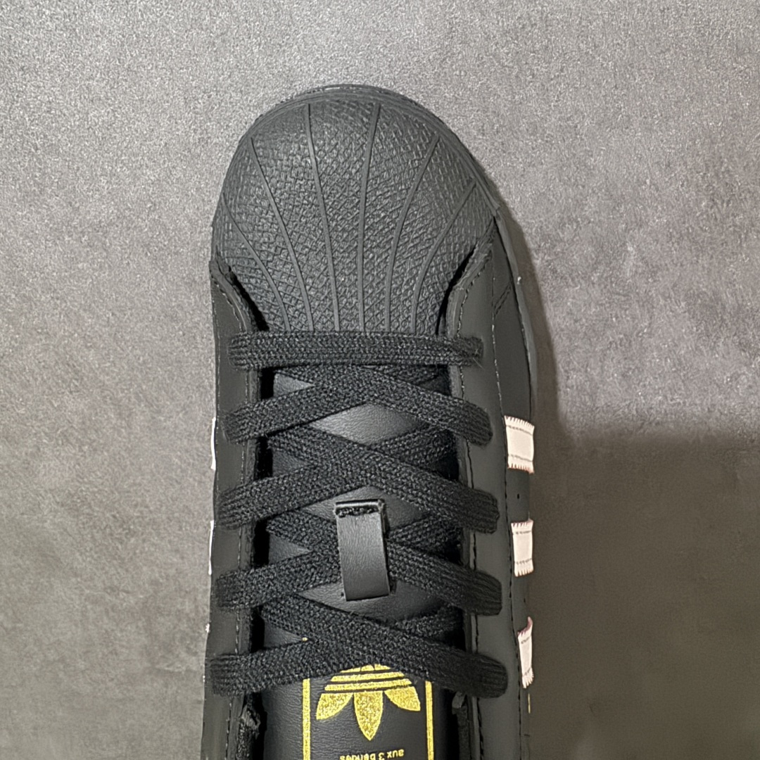 图片[5]-【H11顶级头层版】adidas originals Superstar 2 贝壳头 简约经典 舒适时尚 复古板鞋 男女同款 白黄 货号：EG4959 全新升级版 皮料改进至头层原厂皮 原盒 原底原料 开模打造 原厂织唛鞋标 高精密准度 原楦原纸板开发 匹配原版98%以上 后跟垫棉独家呈现 反口里弧度正确 原厂鞋垫 背胶 后跟电绣针数 与正品一致 原厂皮料 原厂车缝线 质感无敌 皮料切割干净 无任何毛边 清洁度细节完美 进口港宝加持 后跟自然饱满 还原公司包裹性 鞋面采用原装数据贴合技术 全方位贴合包裹脚型 鞋跟部鞋底牵引设计 提供强大的抓地性能 更适应不同实战场地路面 尺码：35.5 36 36.5 37.5 38 38.5 39 40 40.5 41 42 42.5 43 44 45-选品中心