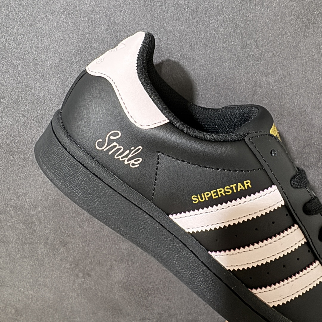 图片[7]-【H11顶级头层版】adidas originals Superstar 2 贝壳头 简约经典 舒适时尚 复古板鞋 男女同款 白黄 货号：EG4959 全新升级版 皮料改进至头层原厂皮 原盒 原底原料 开模打造 原厂织唛鞋标 高精密准度 原楦原纸板开发 匹配原版98%以上 后跟垫棉独家呈现 反口里弧度正确 原厂鞋垫 背胶 后跟电绣针数 与正品一致 原厂皮料 原厂车缝线 质感无敌 皮料切割干净 无任何毛边 清洁度细节完美 进口港宝加持 后跟自然饱满 还原公司包裹性 鞋面采用原装数据贴合技术 全方位贴合包裹脚型 鞋跟部鞋底牵引设计 提供强大的抓地性能 更适应不同实战场地路面 尺码：35.5 36 36.5 37.5 38 38.5 39 40 40.5 41 42 42.5 43 44 45-选品中心