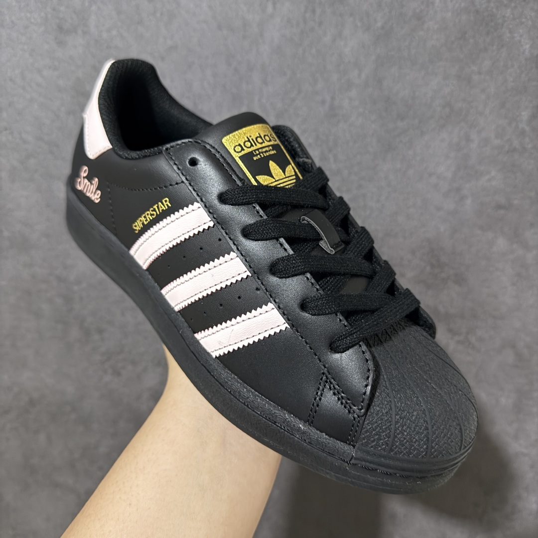 图片[3]-【H11顶级头层版】adidas originals Superstar 2 贝壳头 简约经典 舒适时尚 复古板鞋 男女同款 白黄 货号：EG4959 全新升级版 皮料改进至头层原厂皮 原盒 原底原料 开模打造 原厂织唛鞋标 高精密准度 原楦原纸板开发 匹配原版98%以上 后跟垫棉独家呈现 反口里弧度正确 原厂鞋垫 背胶 后跟电绣针数 与正品一致 原厂皮料 原厂车缝线 质感无敌 皮料切割干净 无任何毛边 清洁度细节完美 进口港宝加持 后跟自然饱满 还原公司包裹性 鞋面采用原装数据贴合技术 全方位贴合包裹脚型 鞋跟部鞋底牵引设计 提供强大的抓地性能 更适应不同实战场地路面 尺码：35.5 36 36.5 37.5 38 38.5 39 40 40.5 41 42 42.5 43 44 45-选品中心