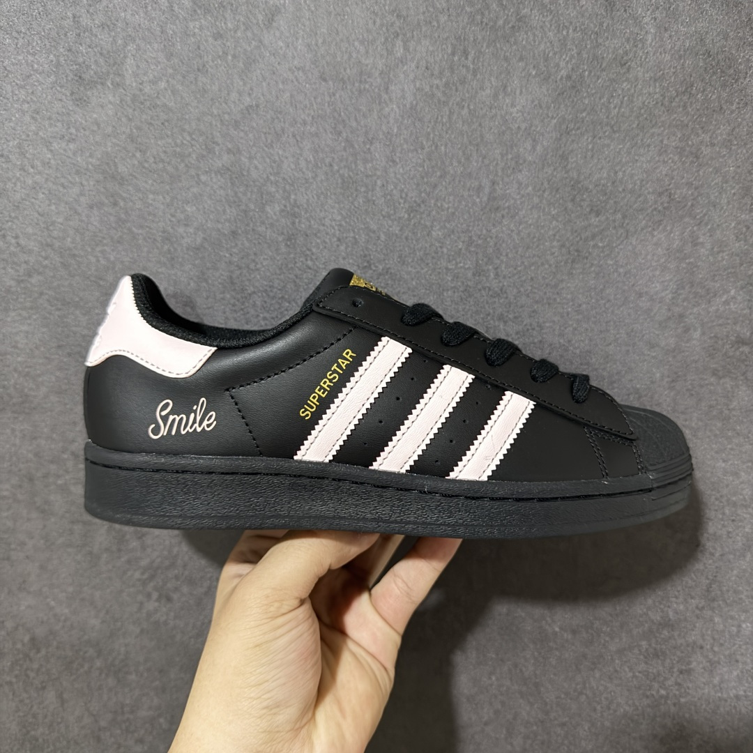 【H11顶级头层版】adidas originals Superstar 2 贝壳头 简约经典 舒适时尚 复古板鞋 男女同款 白黄 货号：EG4959 全新升级版 皮料改进至头层原厂皮 原盒 原底原料 开模打造 原厂织唛鞋标 高精密准度 原楦原纸板开发 匹配原版98%以上 后跟垫棉独家呈现 反口里弧度正确 原厂鞋垫 背胶 后跟电绣针数 与正品一致 原厂皮料 原厂车缝线 质感无敌 皮料切割干净 无任何毛边 清洁度细节完美 进口港宝加持 后跟自然饱满 还原公司包裹性 鞋面采用原装数据贴合技术 全方位贴合包裹脚型 鞋跟部鞋底牵引设计 提供强大的抓地性能 更适应不同实战场地路面 尺码：35.5 36 36.5 37.5 38 38.5 39 40 40.5 41 42 42.5 43 44 45-选品中心