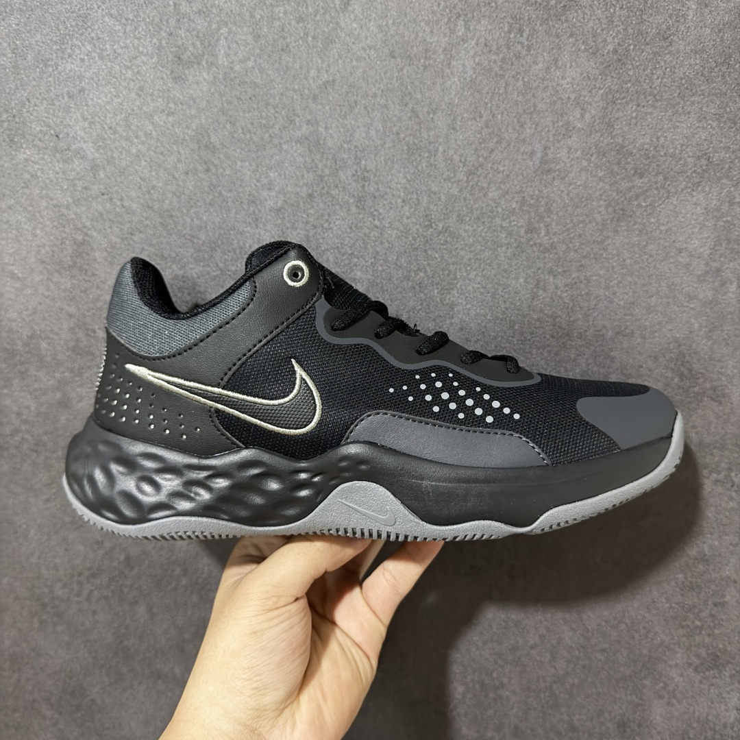 【公司级】Nike Fly By Mid 3 圆头系带织物 TPU 减震防滑耐磨抗冲击轻便回弹 低帮实战篮球鞋 鞋款整体以工程网布打造，搭配热熔膜动态飞线，鞋身两侧带有经典Swoosh LLogo，鞋舌处和后跟饰有Nike品牌标志，鞋身侧面和鞋舌上有透气孔，提供透气性；全掌Zoom Air气垫。室内抓地优秀，后掌缓震极限较高，Phylonn泡棉组合，人字纹，波浪纹橡胶外底。 货号：DD9311-001 尺码：40-46带半码-选品中心